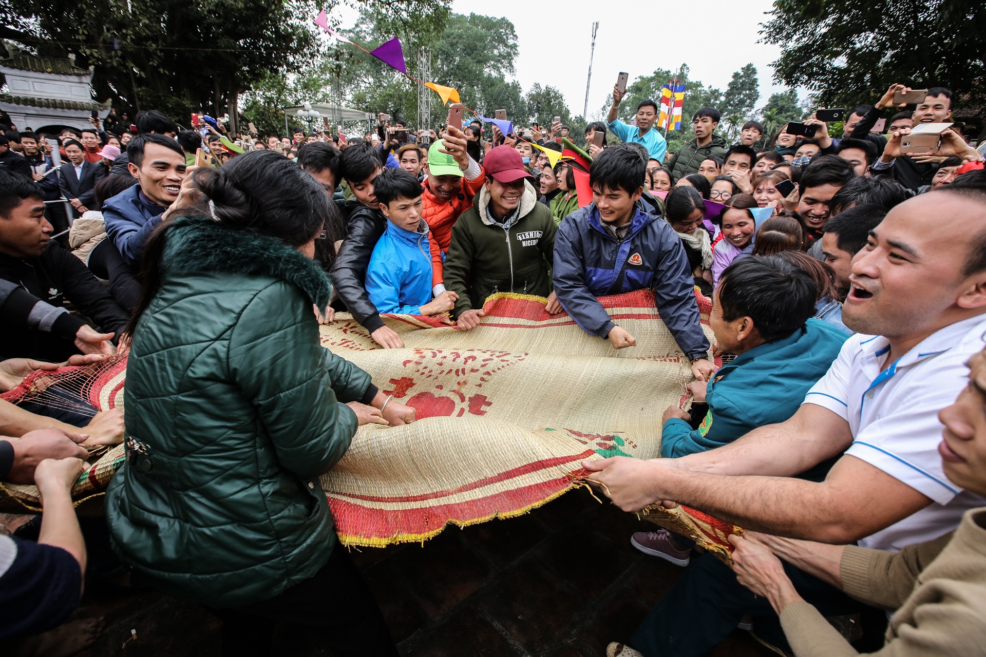 cuop chieu hoi duc but anh 8