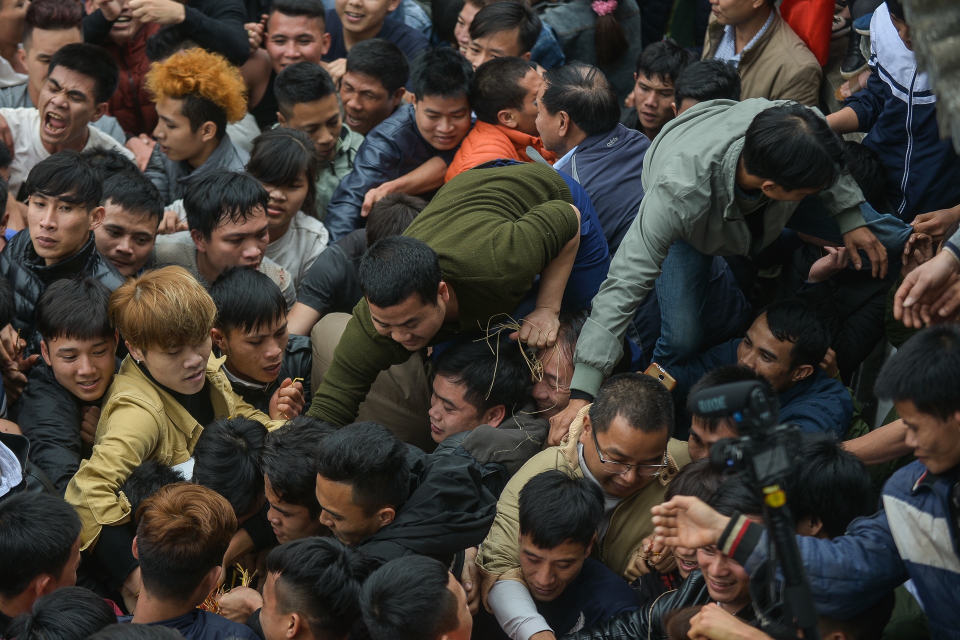 cuop chieu hoi duc but anh 9