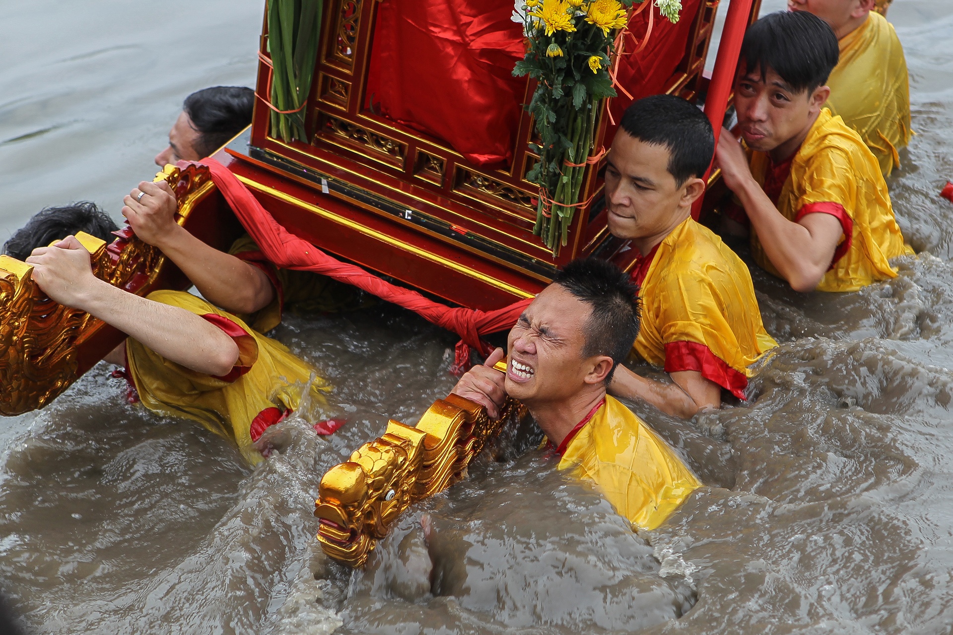 Nghi le ruoc kieu duoi nuoc ky la o Thai Binh hinh anh