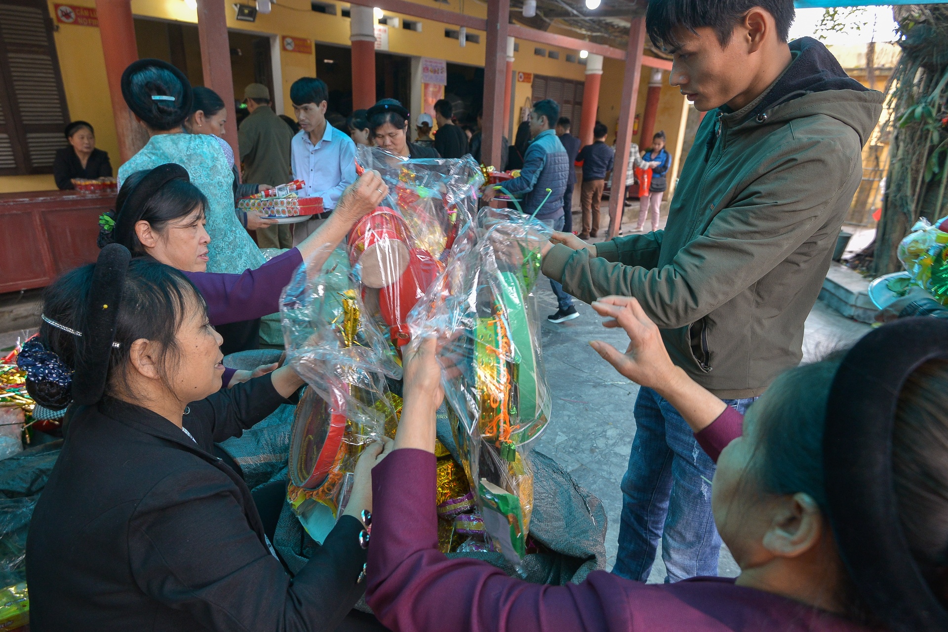 Den Ba Chua Kho anh 13