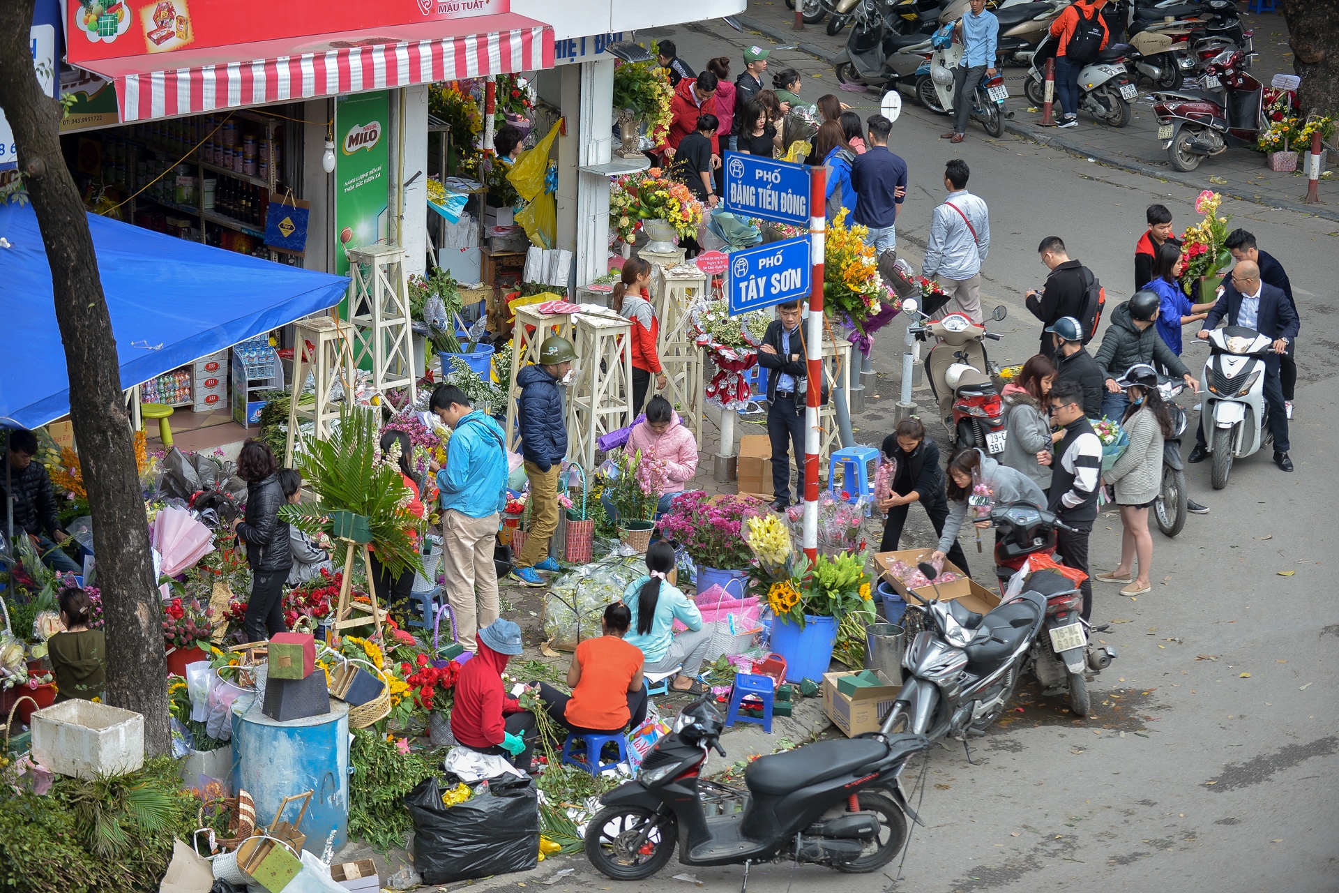 nam gioi mua qua tang ngay 8 thang 3 anh 1