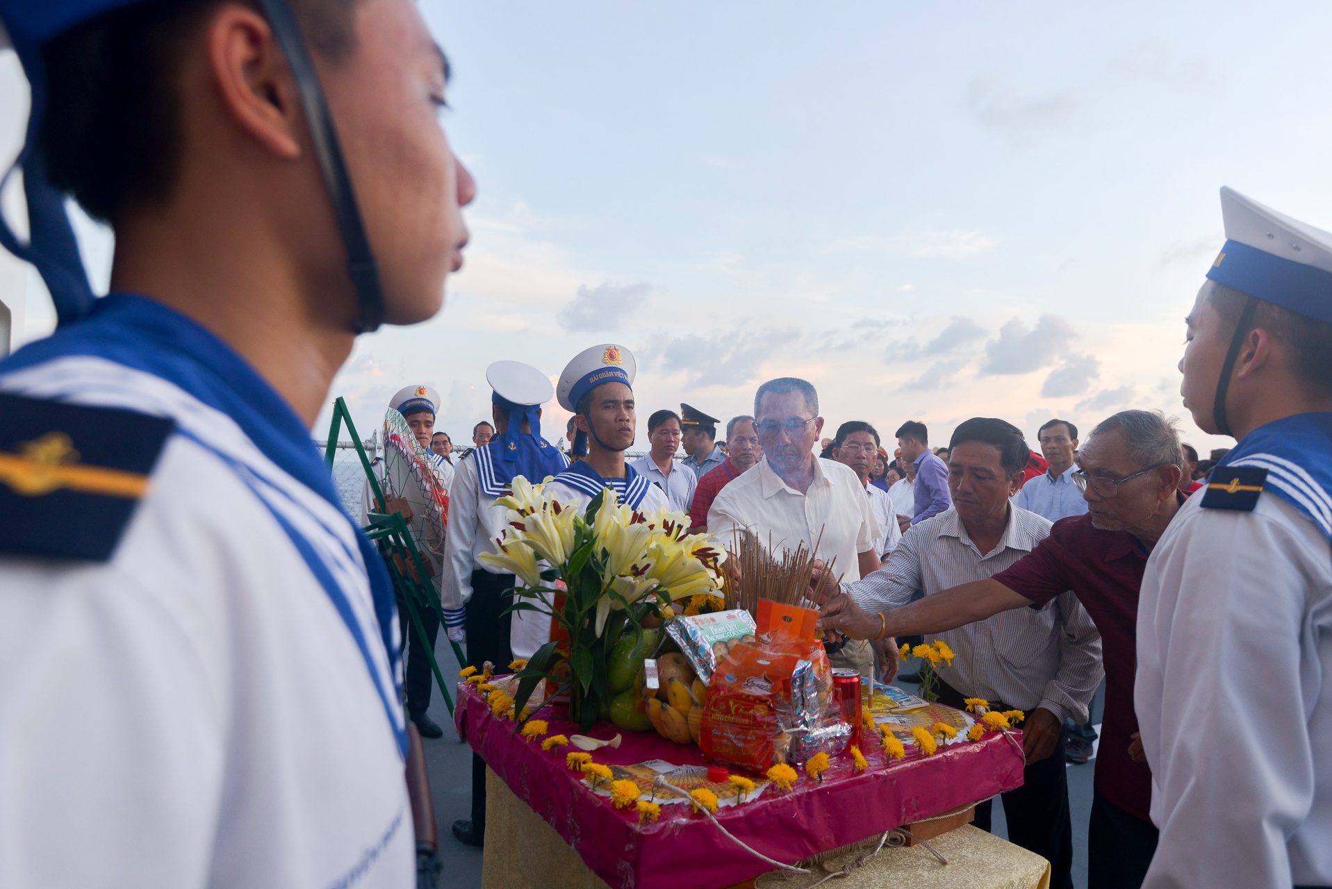 kieu bao tham Truong Sa va nha gian DK1 anh 15