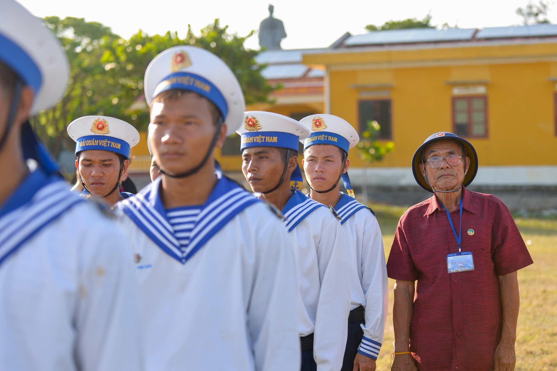 kieu bao tham Truong Sa va nha gian DK1 anh 25