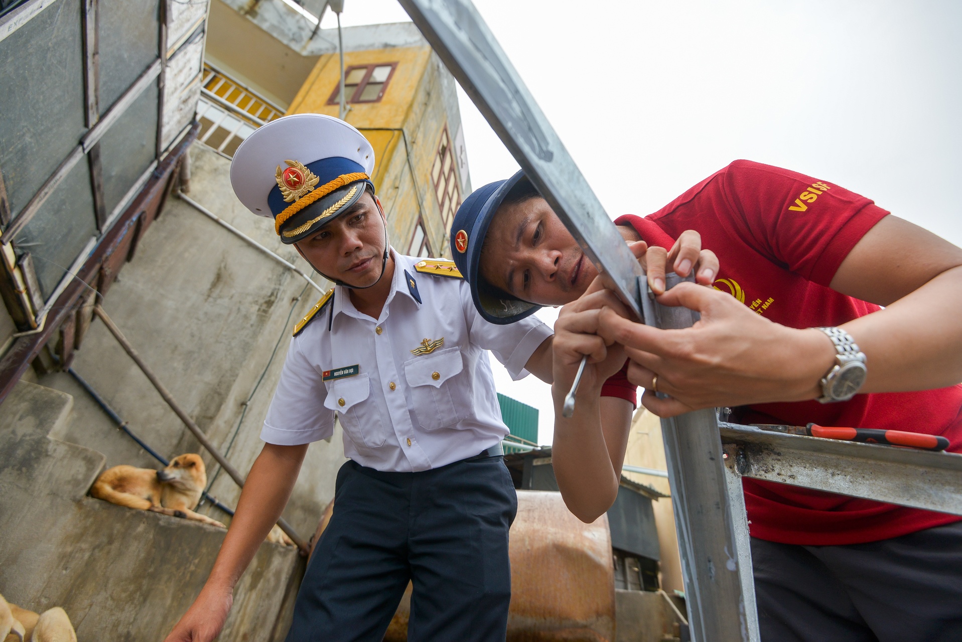 kieu bao tham Truong Sa va nha gian DK1 anh 23