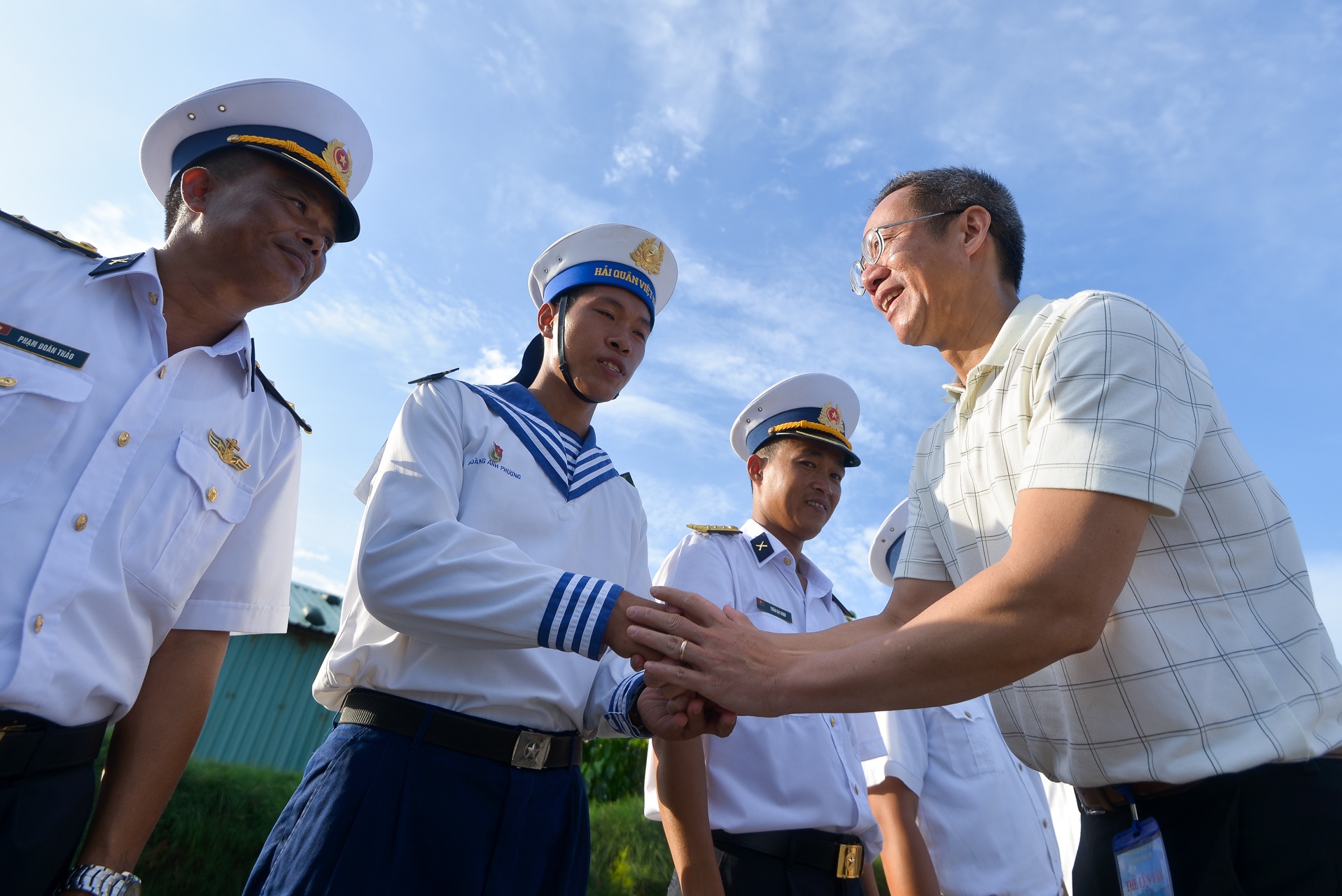 kieu bao tham Truong Sa va nha gian DK1 anh 33