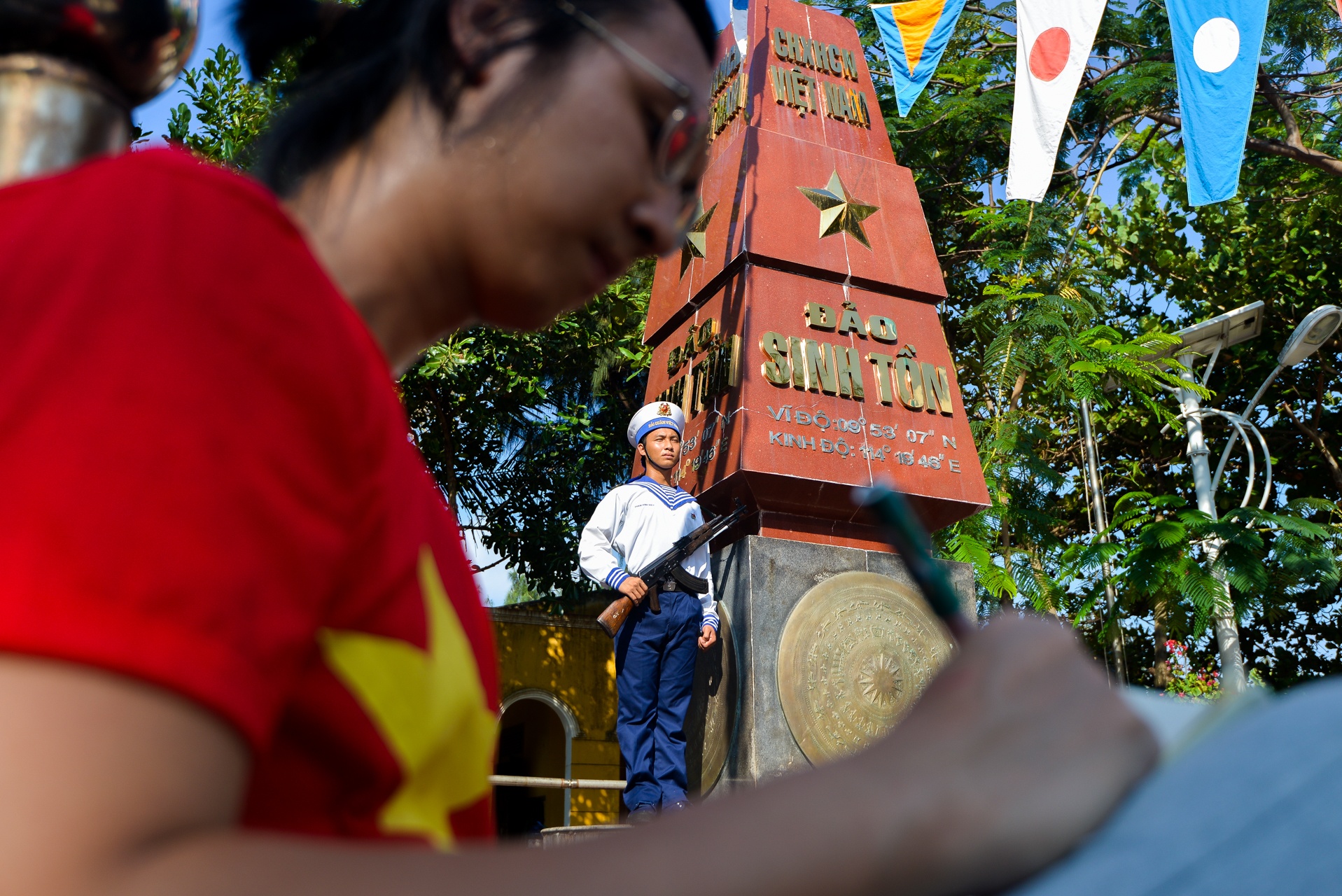 kieu bao tham Truong Sa va nha gian DK1 anh 3