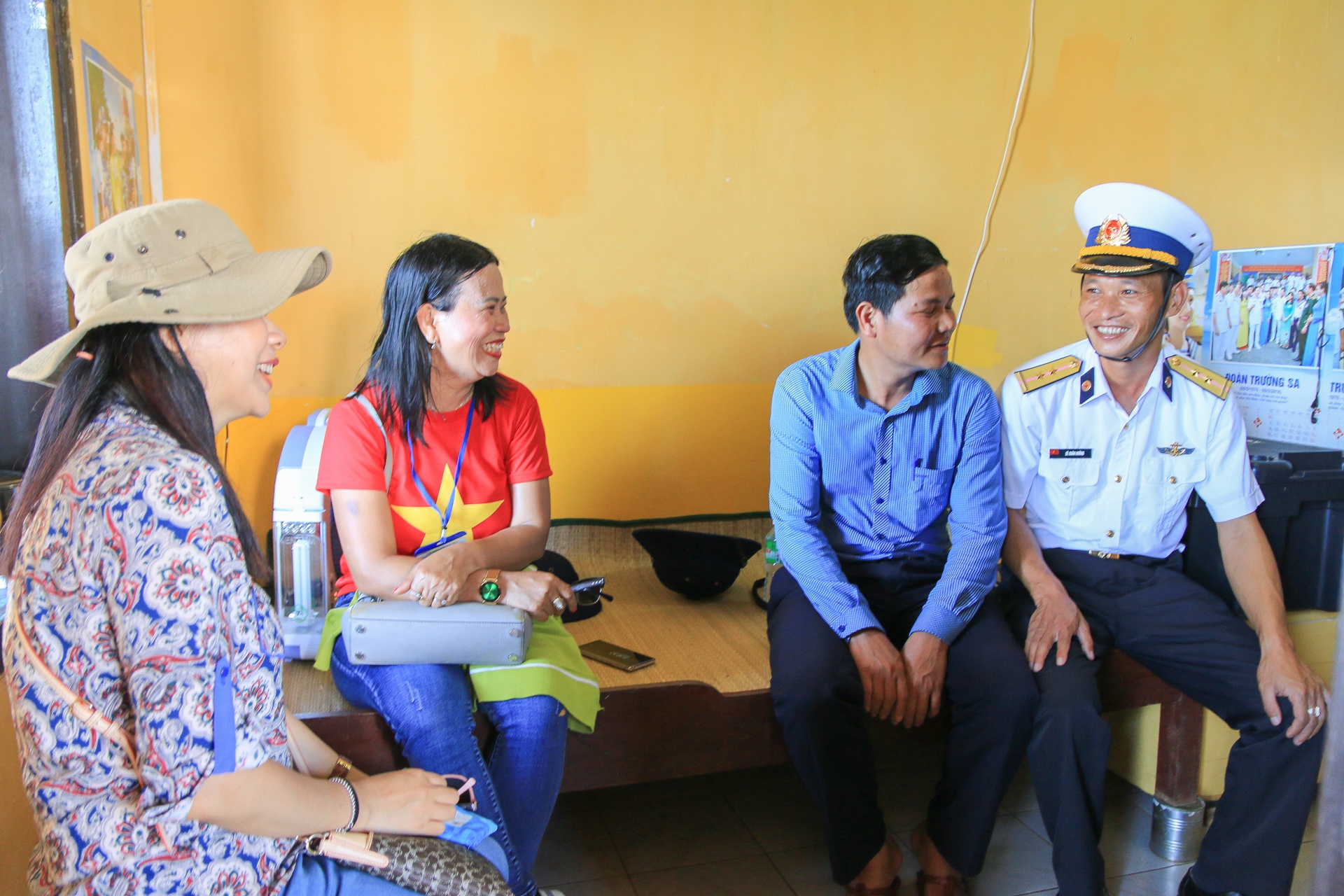 kieu bao tham Truong Sa va nha gian DK1 anh 29