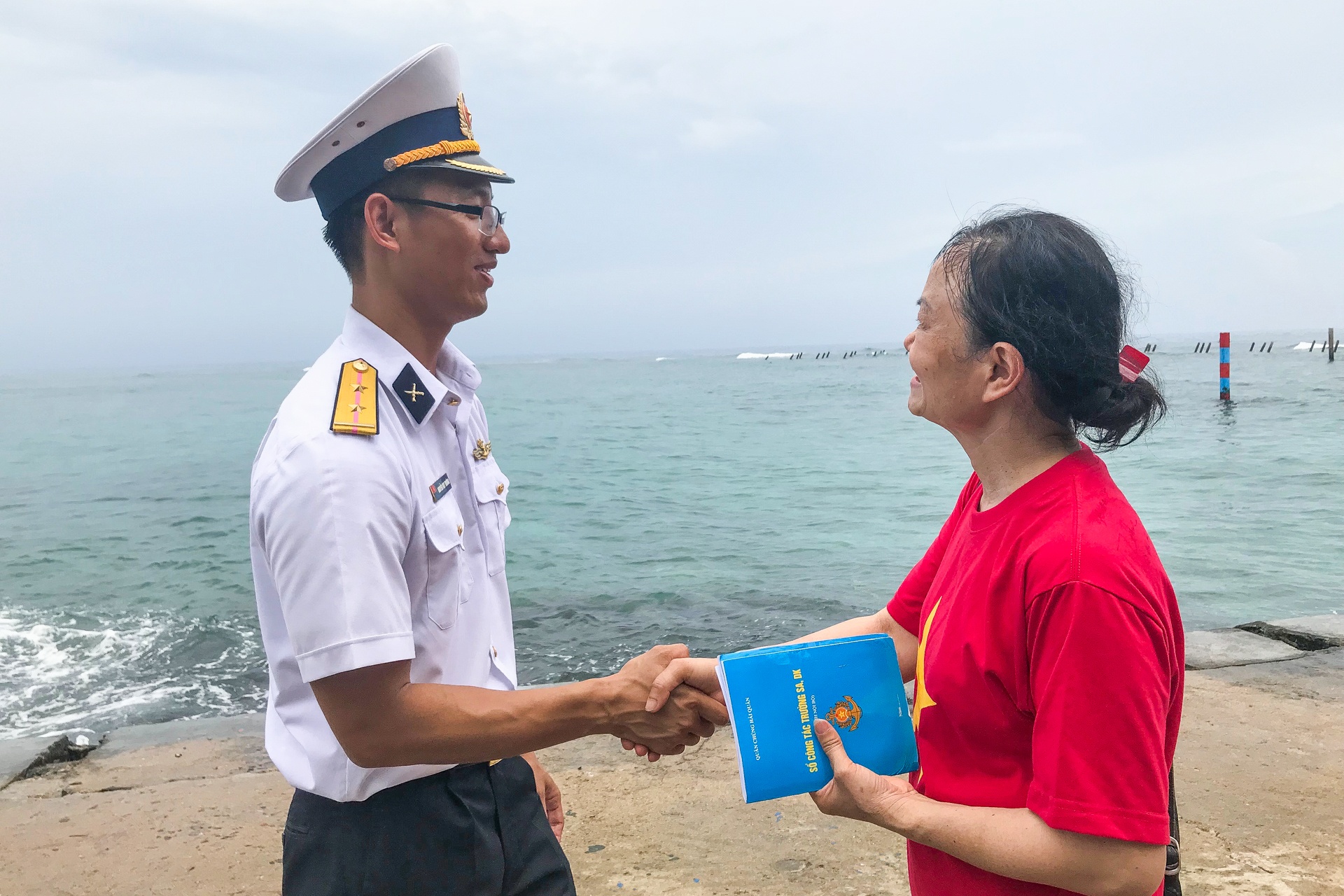 kieu bao tham Truong Sa va nha gian DK1 anh 27