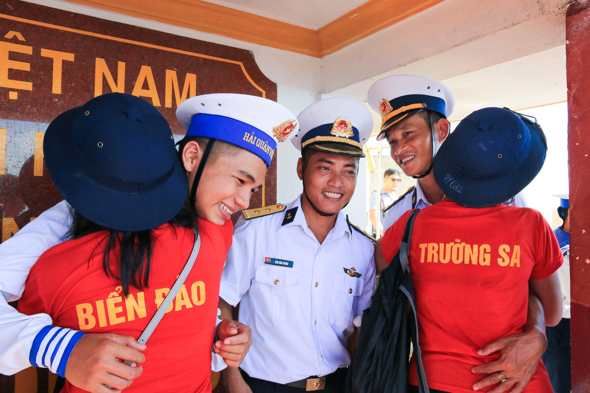 kieu bao tham Truong Sa va nha gian DK1 anh 35