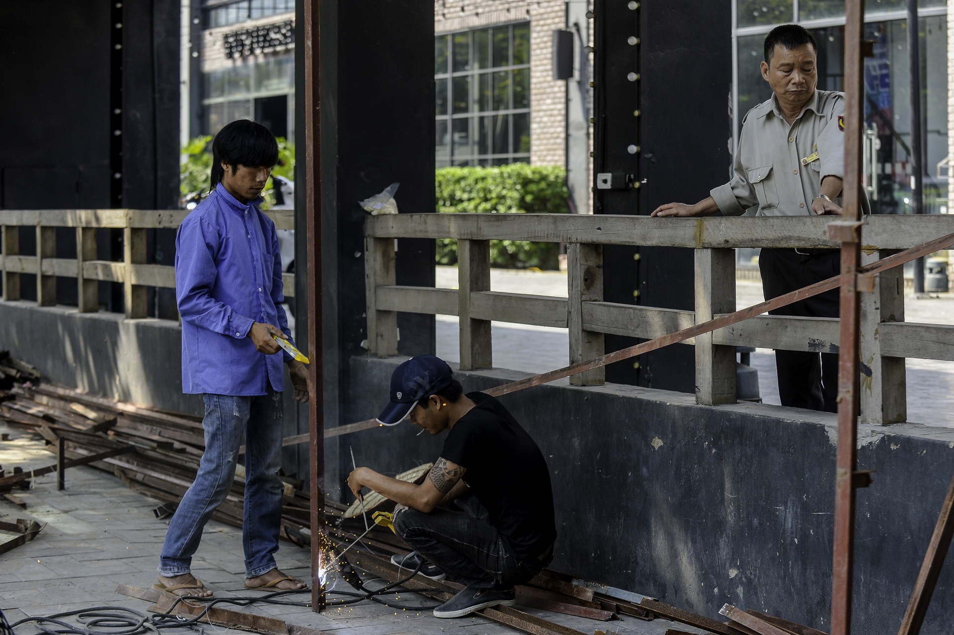 cuong che pha do cac cong trinh vi pham tai muong Nghia Do anh 11