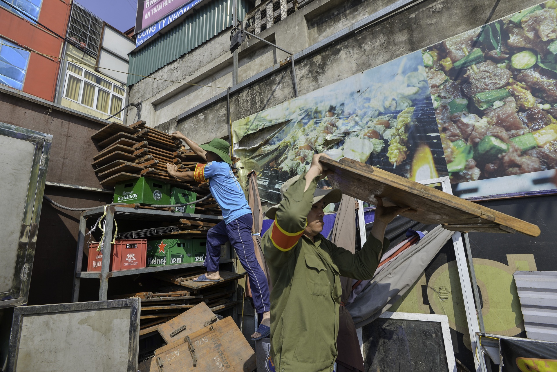 cuong che pha do cac cong trinh vi pham tai muong Nghia Do anh 5