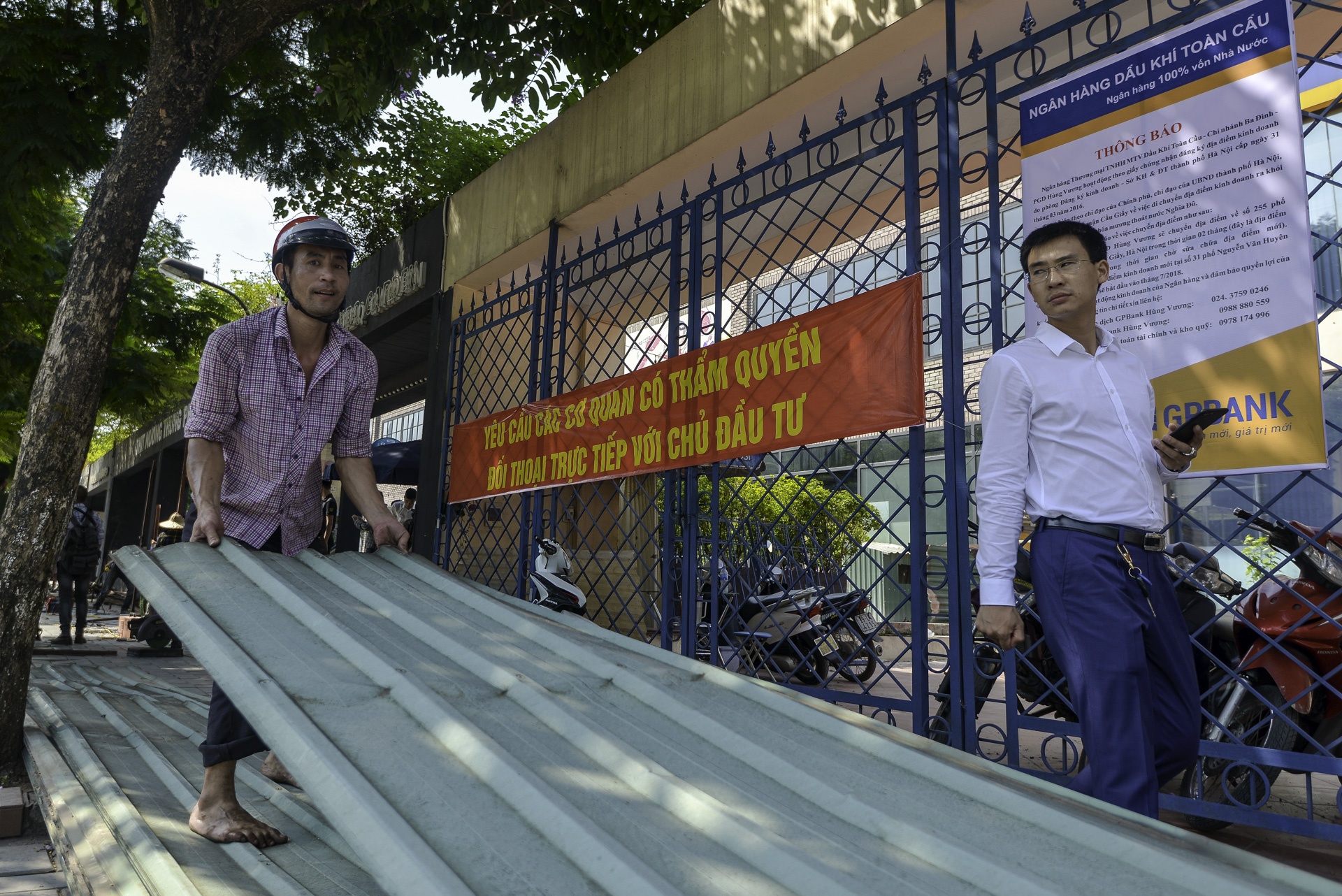 cuong che pha do cac cong trinh vi pham tai muong Nghia Do anh 8