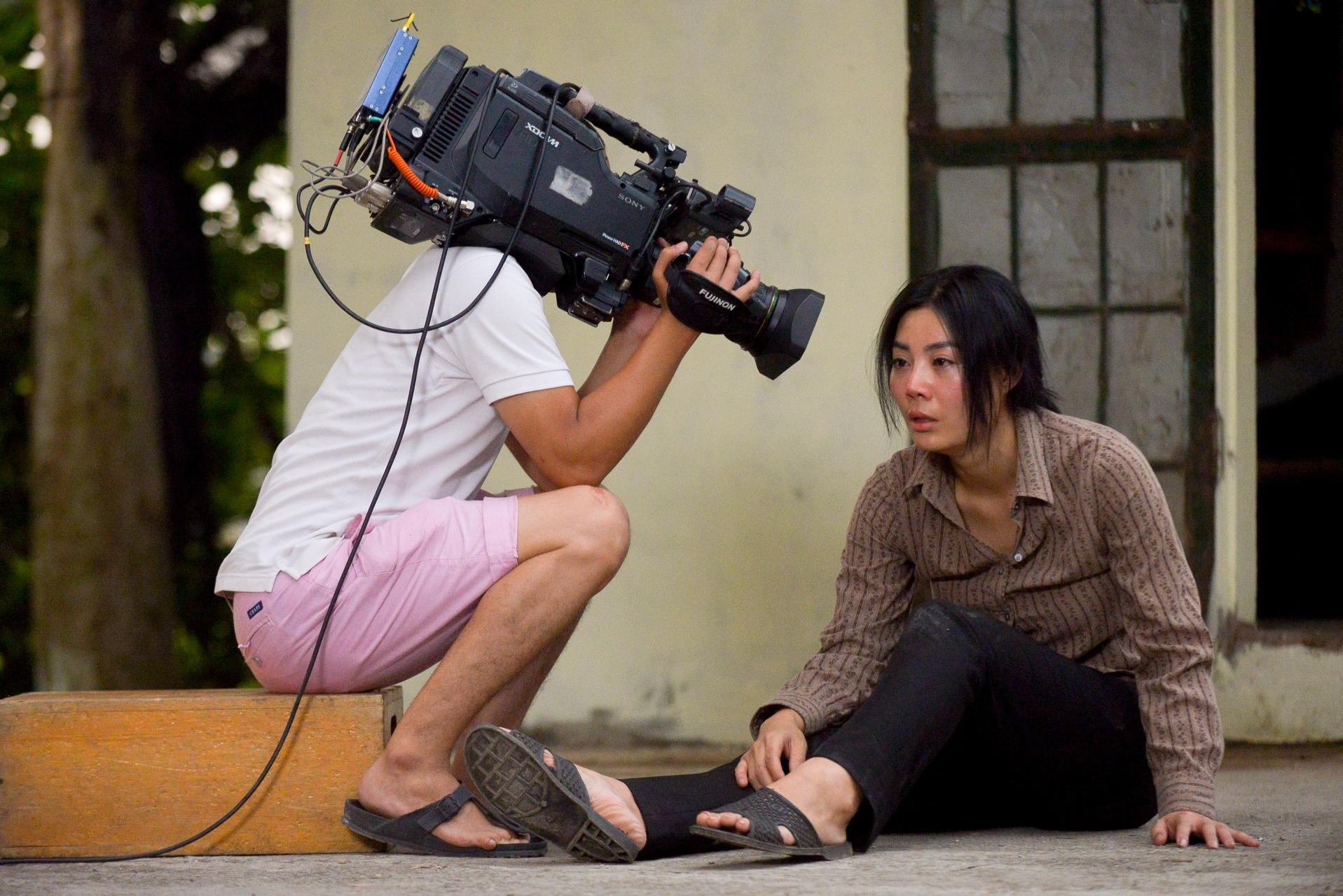 Hau truong canh quay cuong hiep tap the trong phim 'Quynh bup be' hinh anh