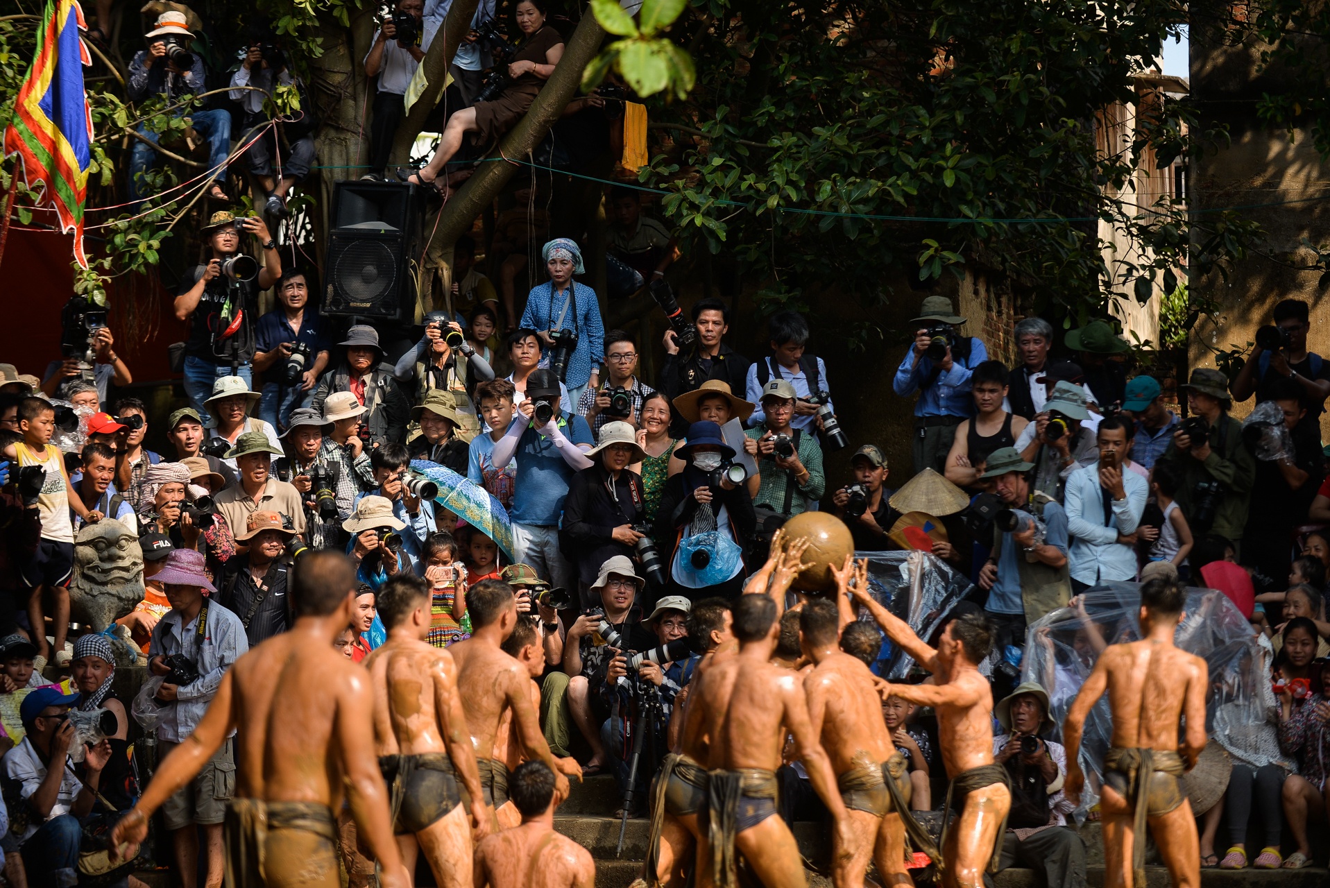 le hoi vat cau bun lang Van anh 14