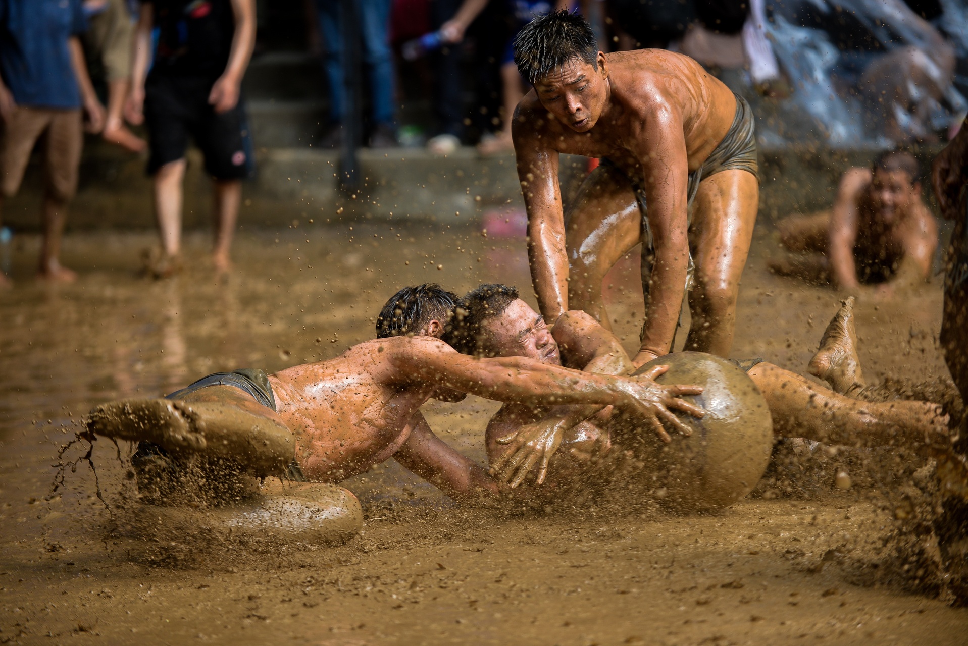 le hoi vat cau bun lang Van anh 15