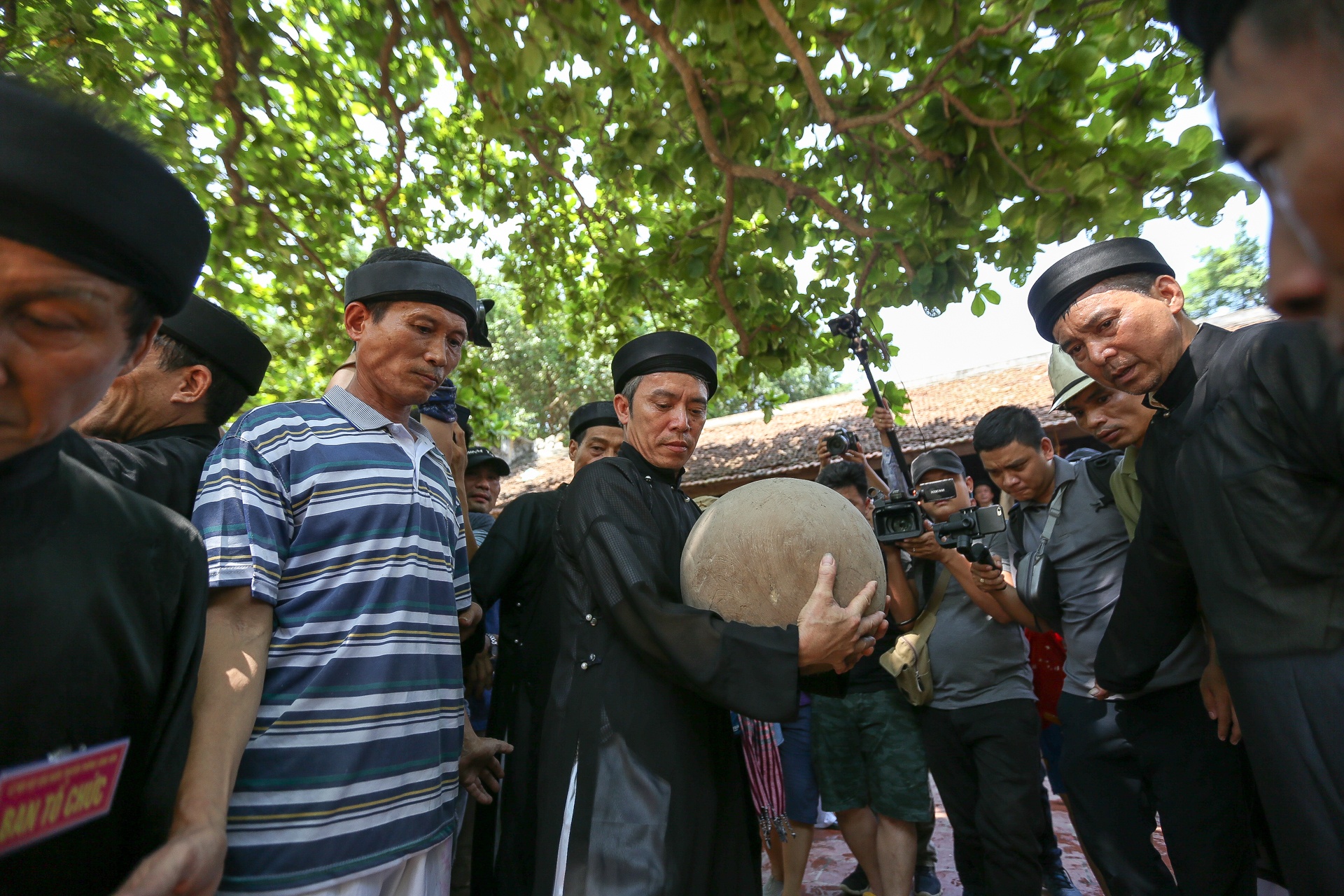le hoi vat cau bun lang Van anh 5
