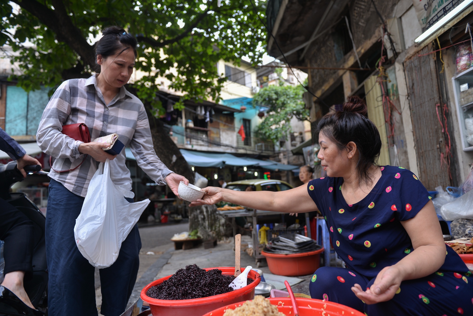 mua le cung ngay Tet Doan Ngo anh 5