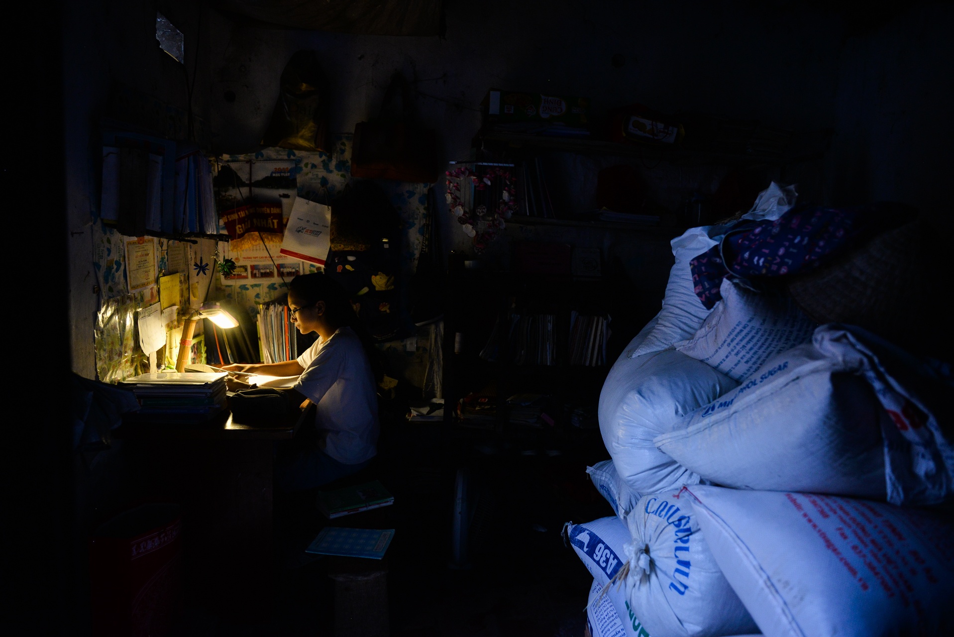 uoc mo thoat ngheo cua co gai 18 tuoi anh 17