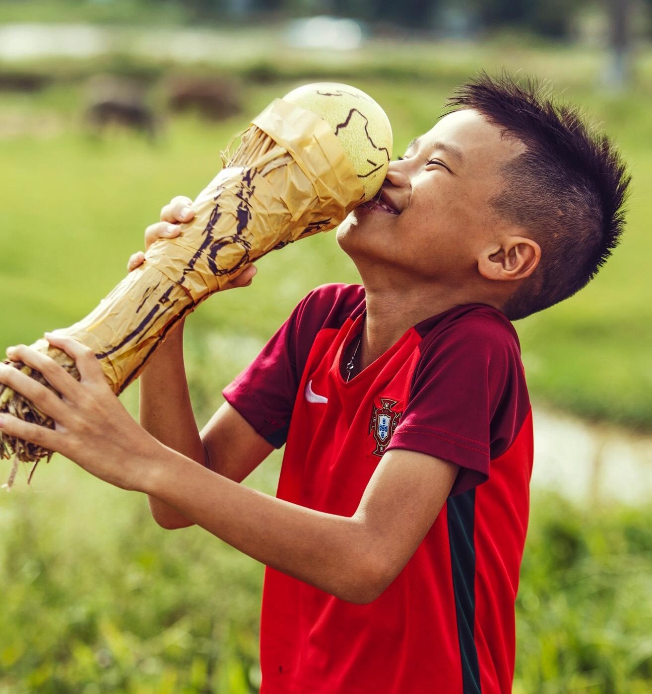 world cup ve tren lang que anh 11