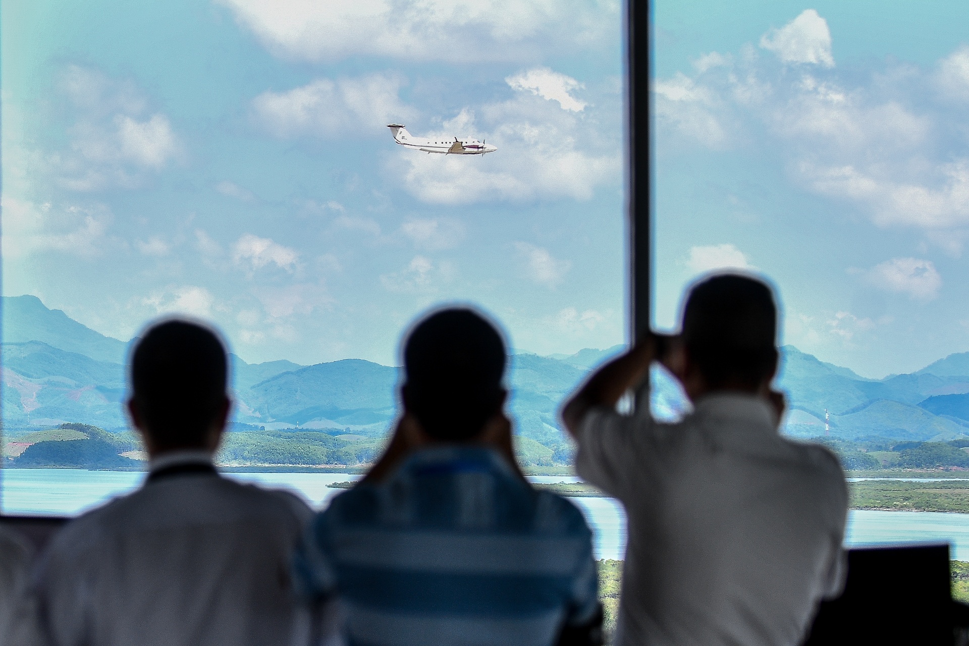 chuyen bay dau tien ha canh o Van Don anh 8