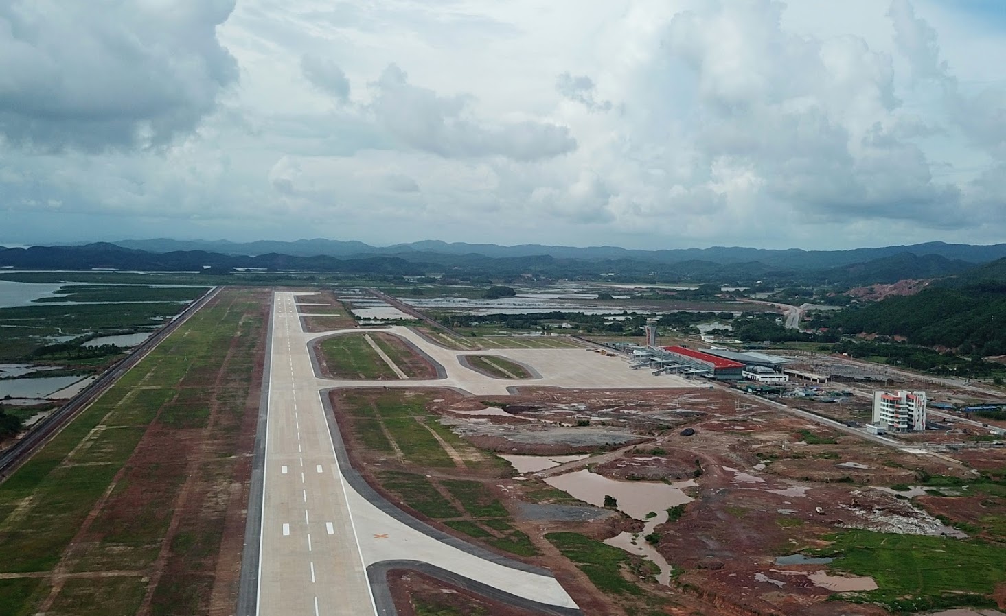 chuyen bay dau tien ha canh o Van Don anh 4