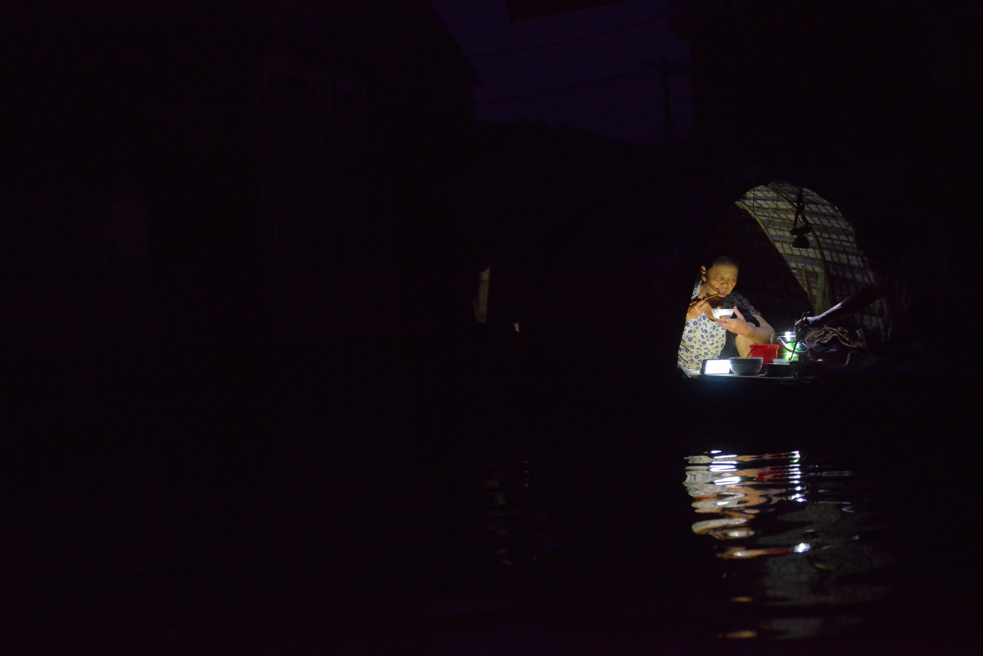 ngap nha cua do nuoc lu anh 11