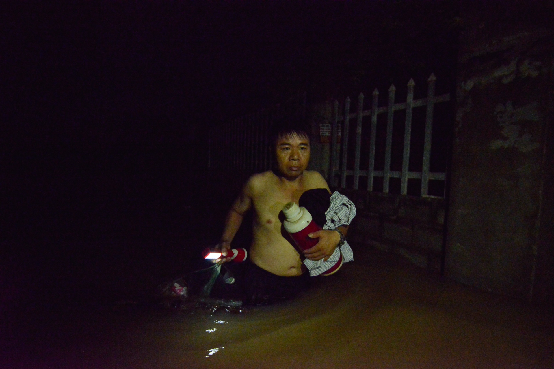 ngap nha cua do nuoc lu anh 14