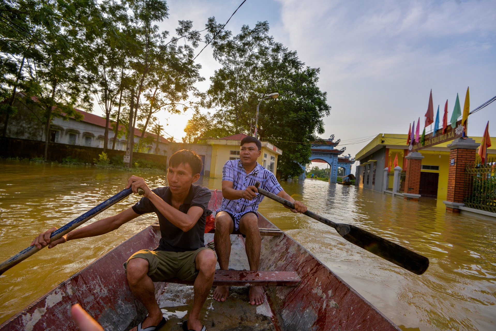 ngap nha cua do nuoc lu anh 1