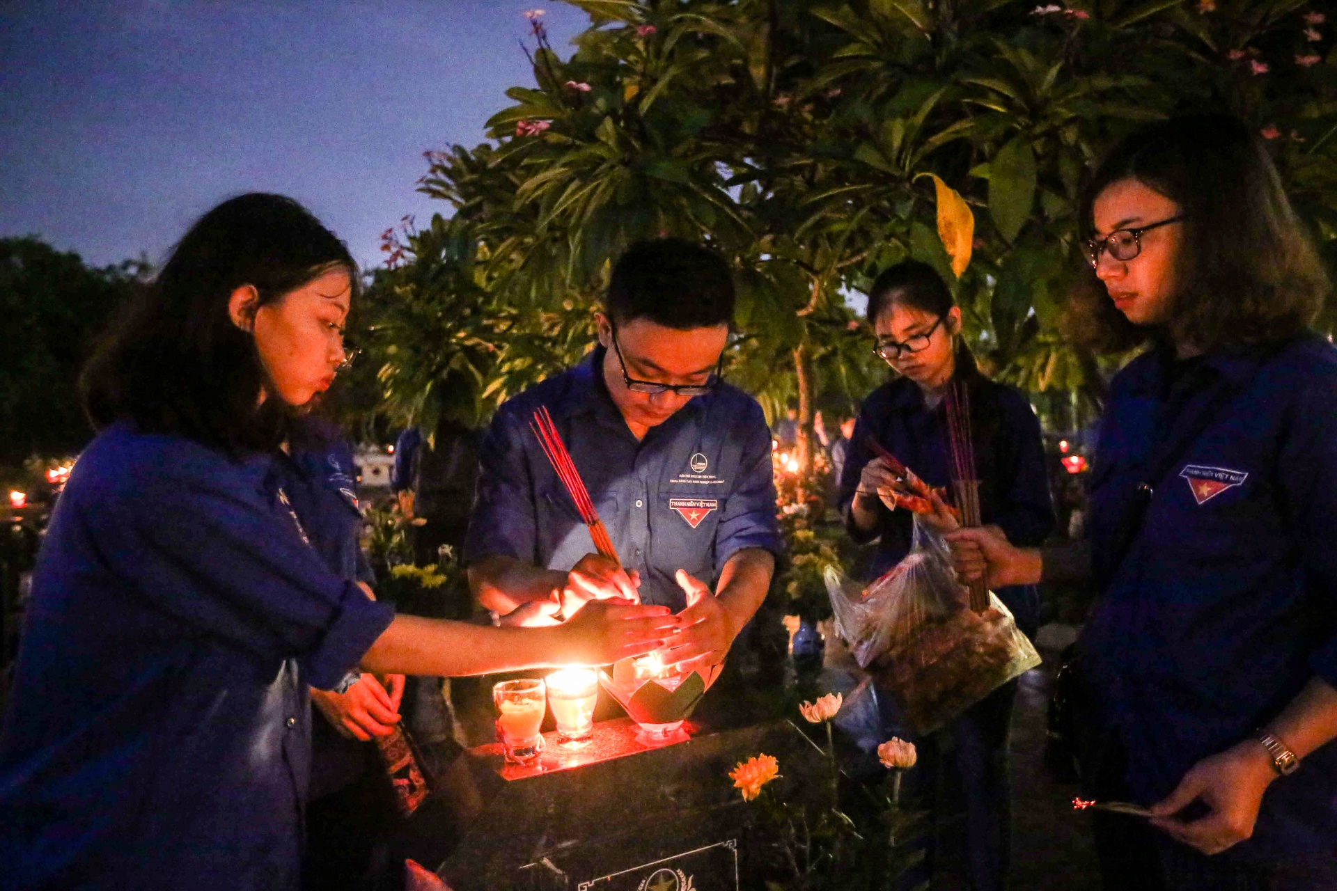 vieng nghia trang liet sy anh 1