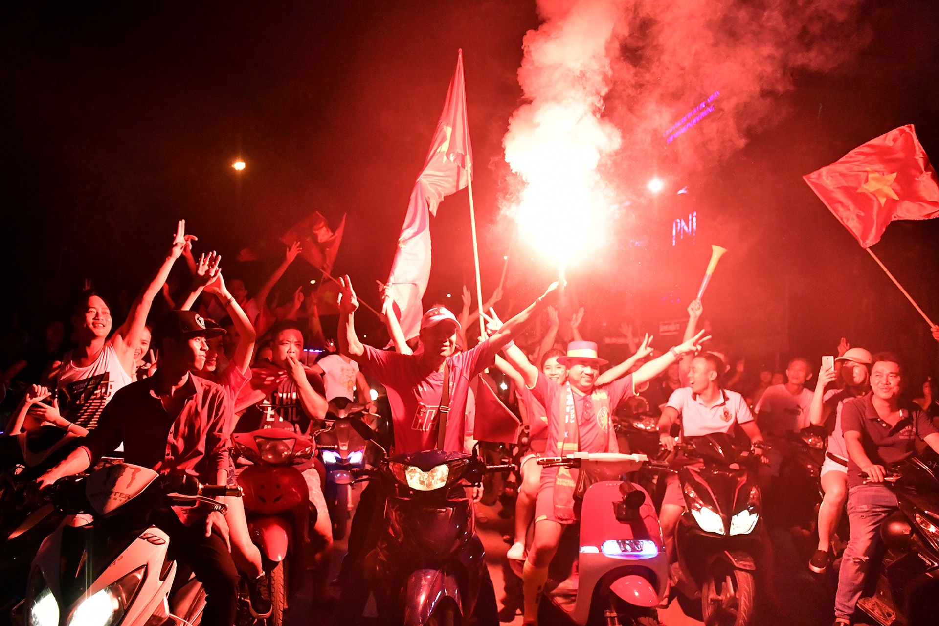 Hai Phong dot phao sang anh 17