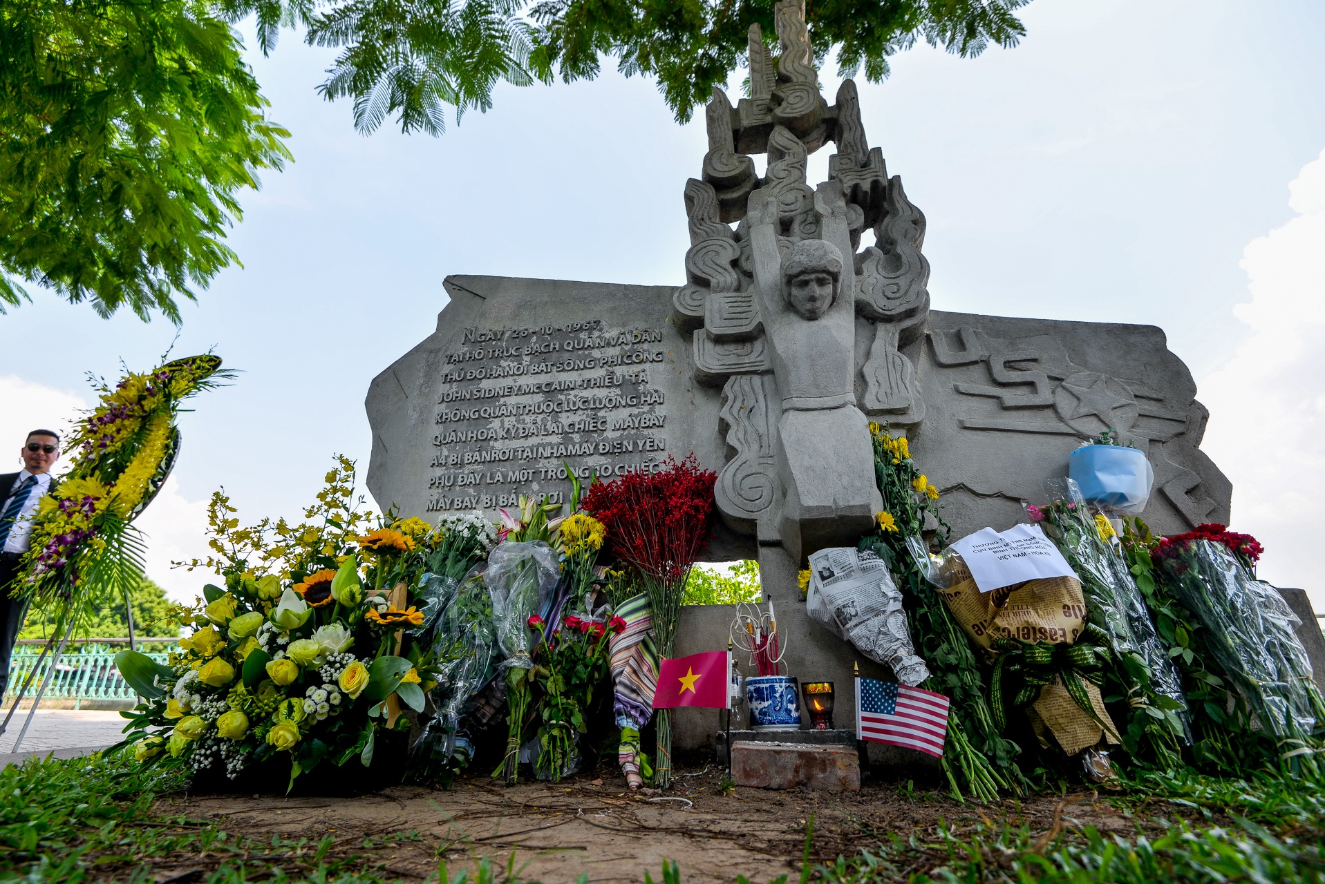 Thuong nghi si John McCain qua doi anh 1