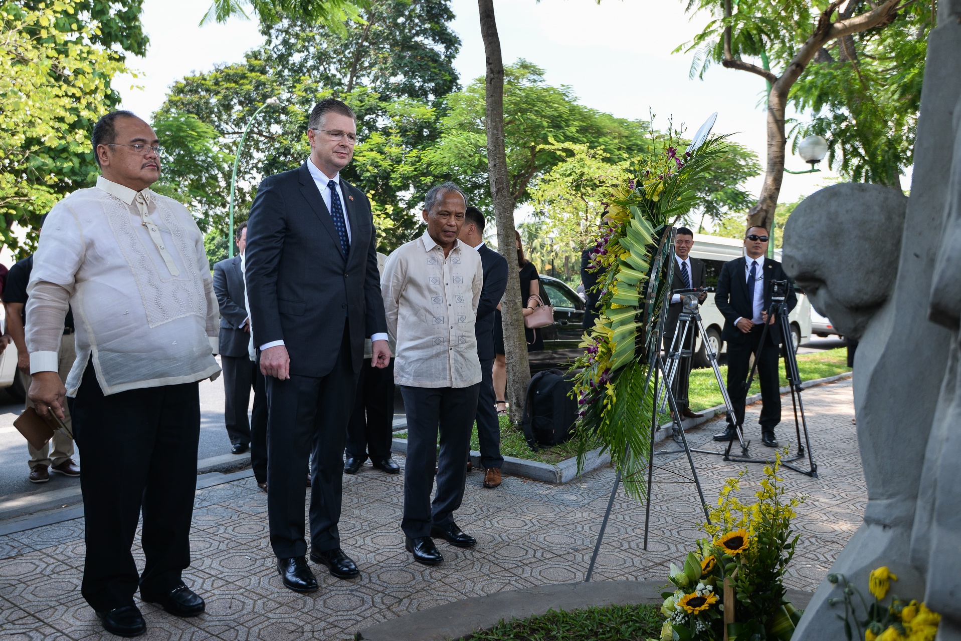 Thuong nghi si John McCain qua doi anh 3