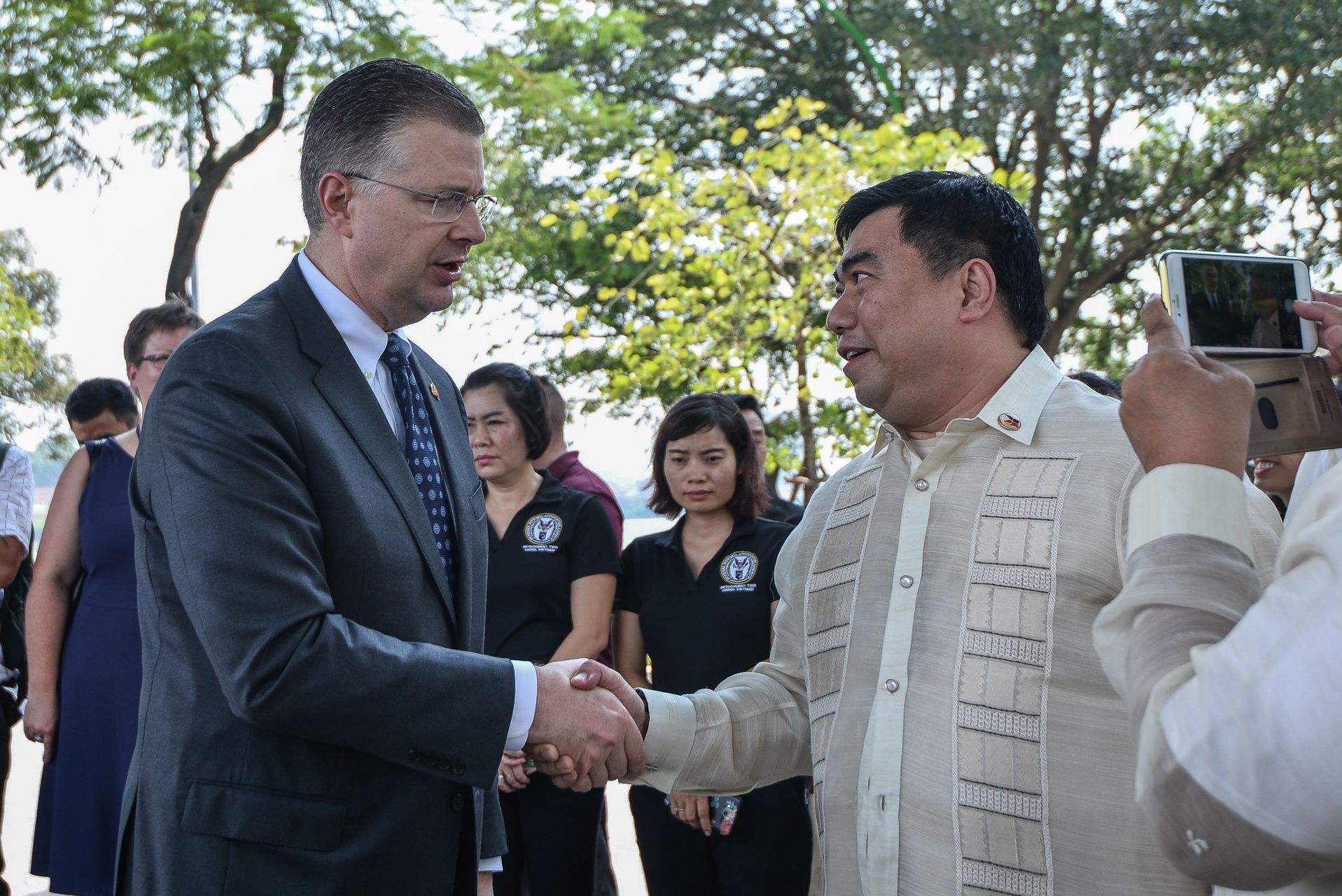 Thuong nghi si John McCain qua doi anh 6