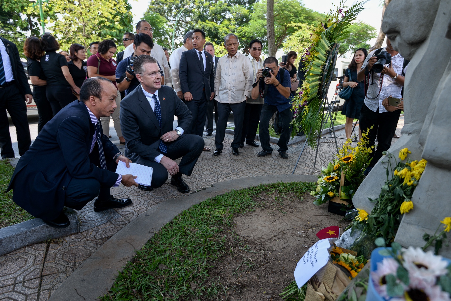Thuong nghi si John McCain qua doi anh 5