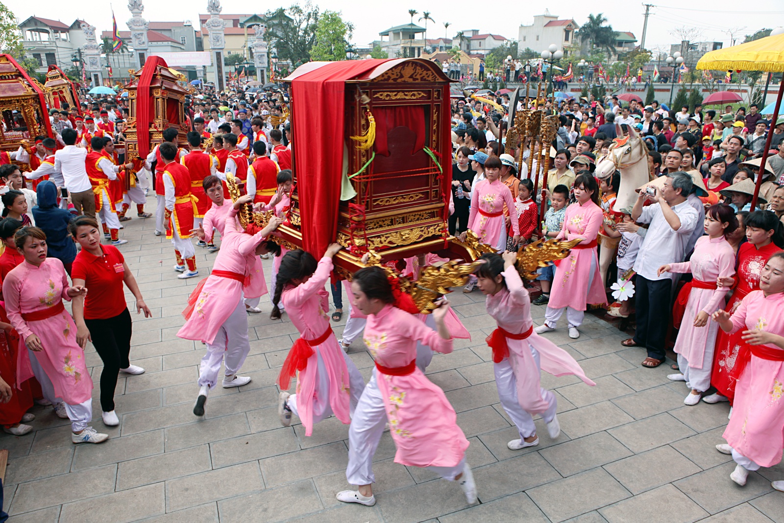 phu nu Viet Nam trong trien lam anh 9