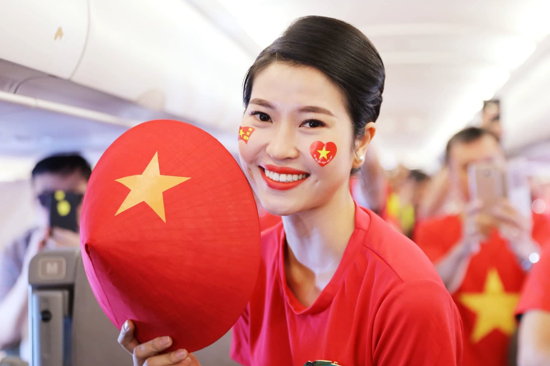 CĐV Việt Nam sang Indonesia cổ vũ bóng đá ảnh 11 CDV Viet Nam sang Indonesia co vu bong da anh 11