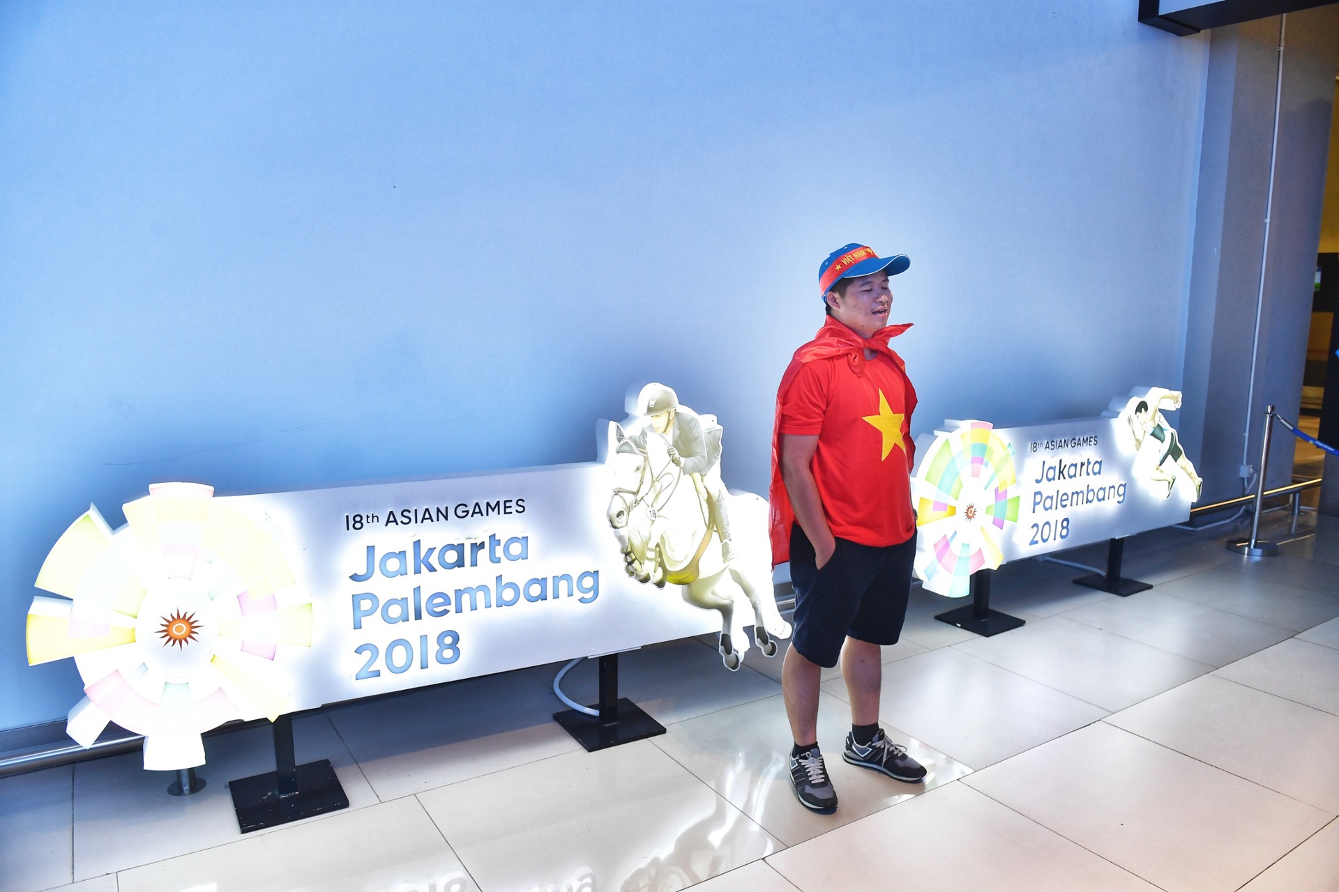 CĐV Việt Nam sang Indonesia cổ vũ bóng đá ảnh 5 CDV Viet Nam sang Indonesia co vu bong da anh 5