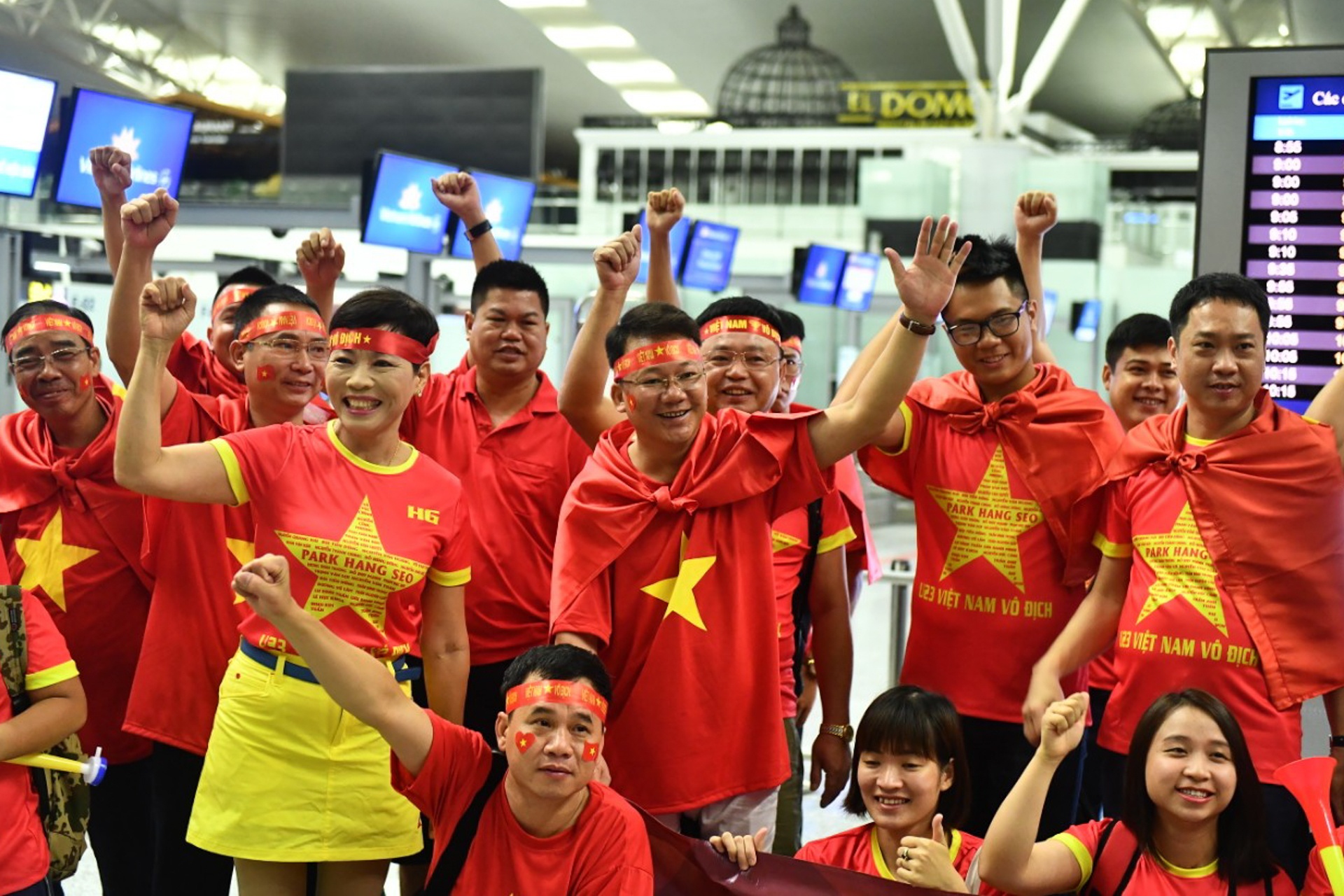 CDV roi Ha Noi di co vu Olympic Viet Nam tu 3h sang hinh anh