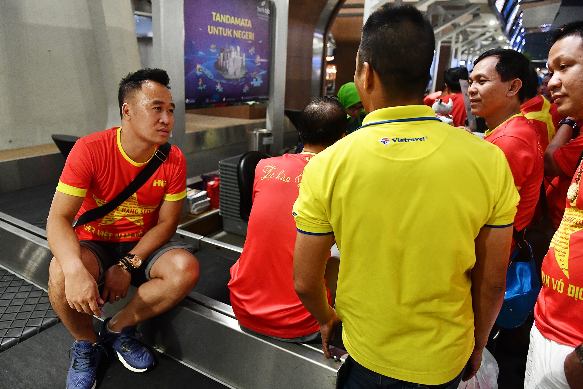 CDV Viet Nam tro ve nuoc anh 12