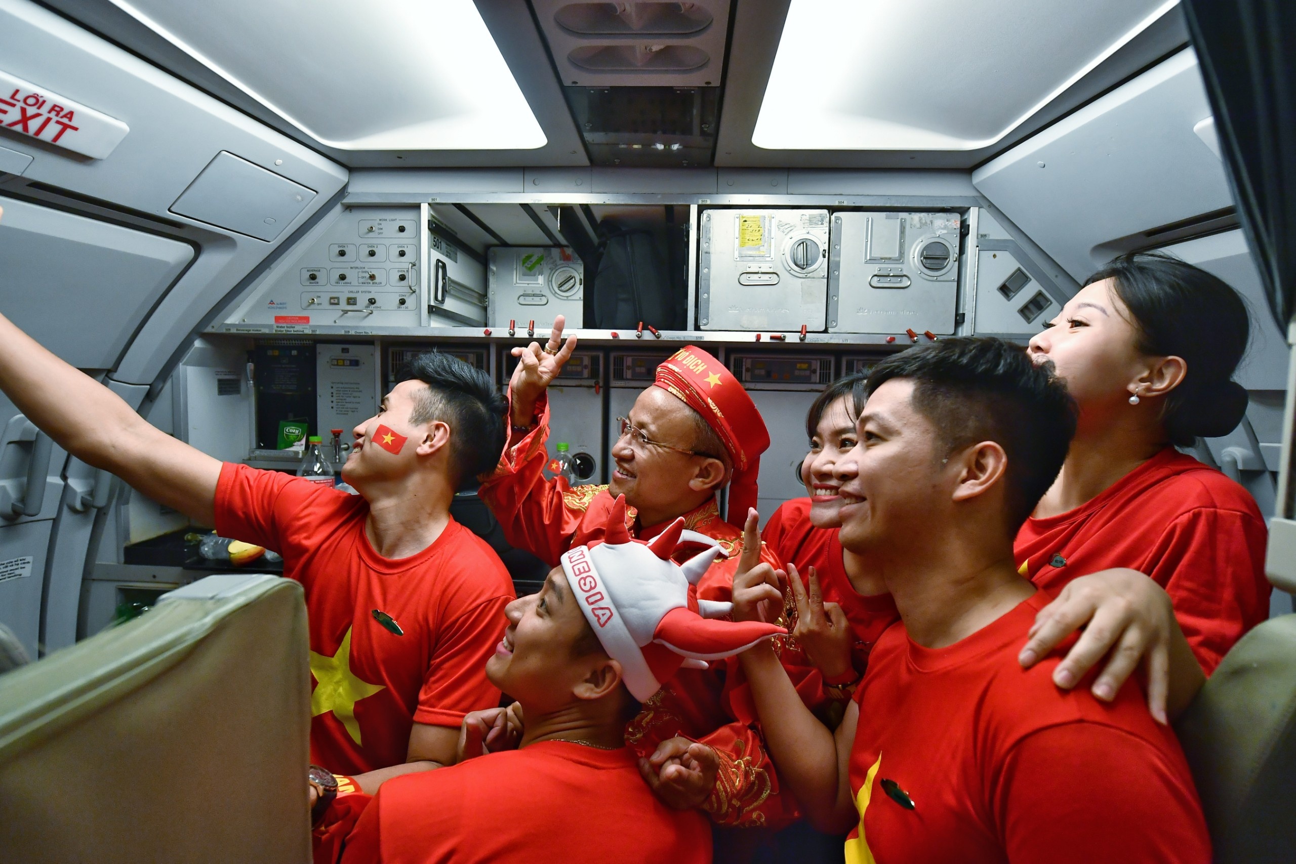 CDV Viet Nam sang Indonesia co vu doi tuyen anh 8