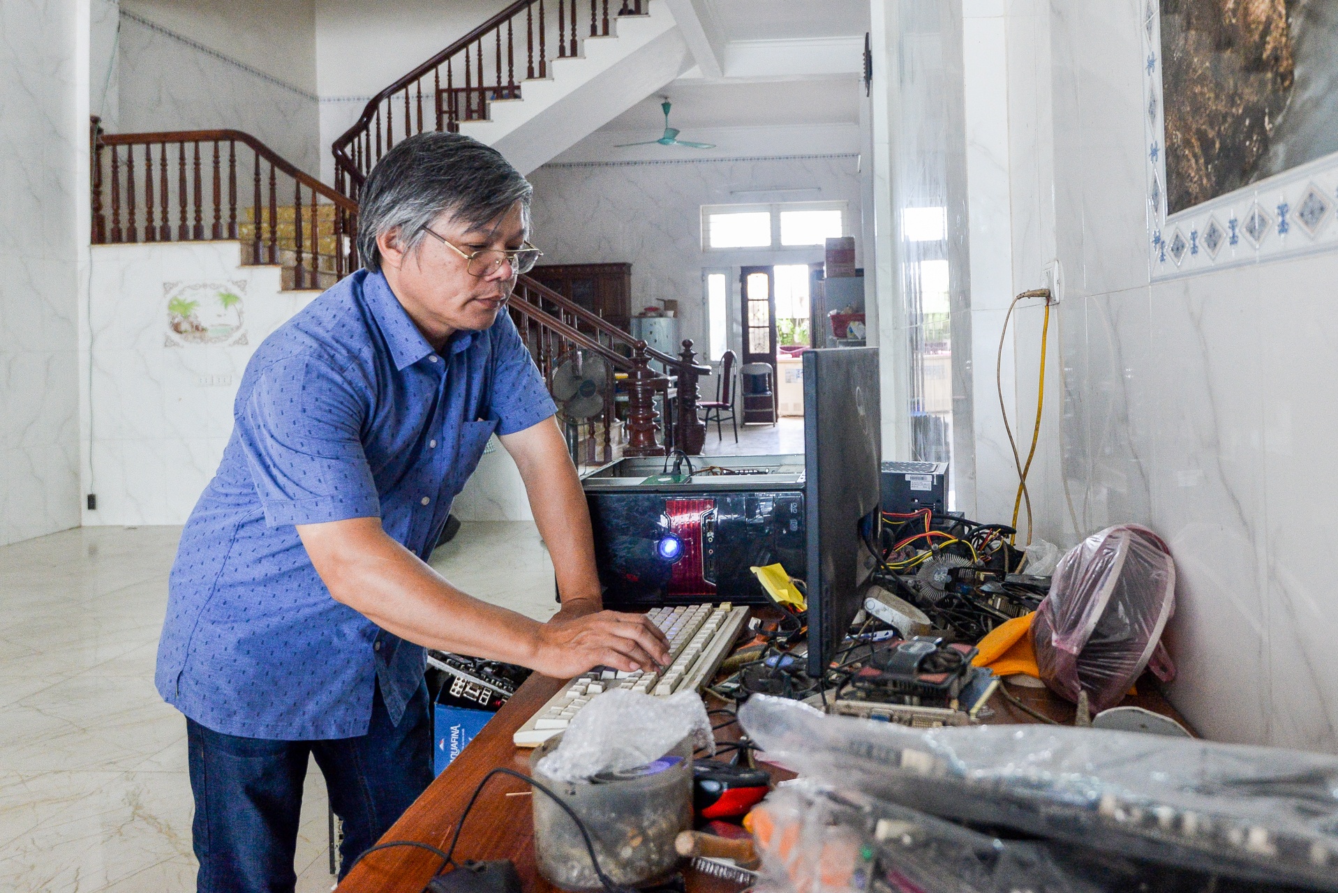 khai giảng năm học mới của thầy giáo chống tiêu cực ảnh 17 khai giang nam hoc moi cua thay giao chong tieu cuc anh 17