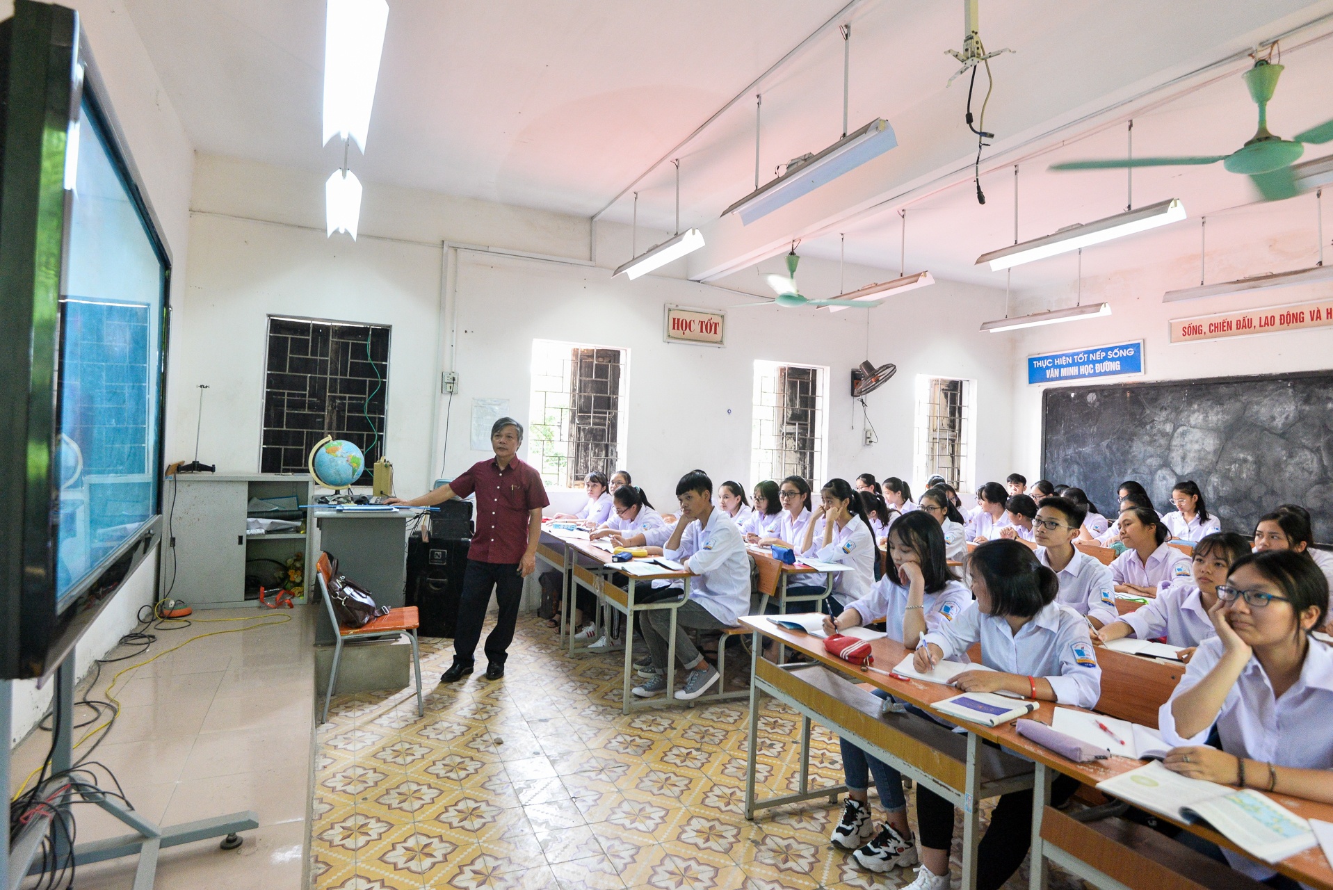 khai giảng năm học mới của thầy giáo chống tiêu cực ảnh 9 khai giang nam hoc moi cua thay giao chong tieu cuc anh 9