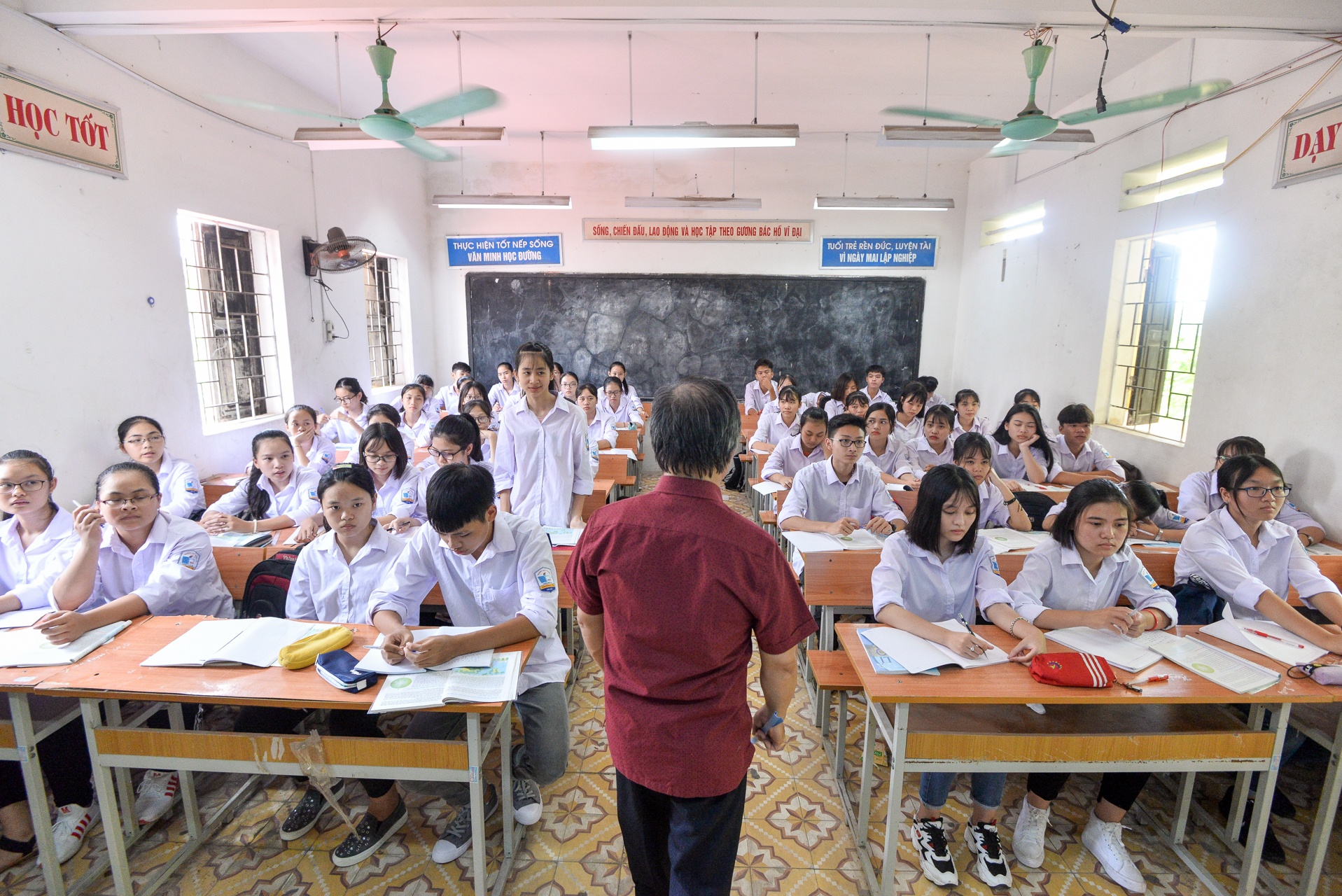 khai giảng năm học mới của thầy giáo chống tiêu cực ảnh 10 khai giang nam hoc moi cua thay giao chong tieu cuc anh 10