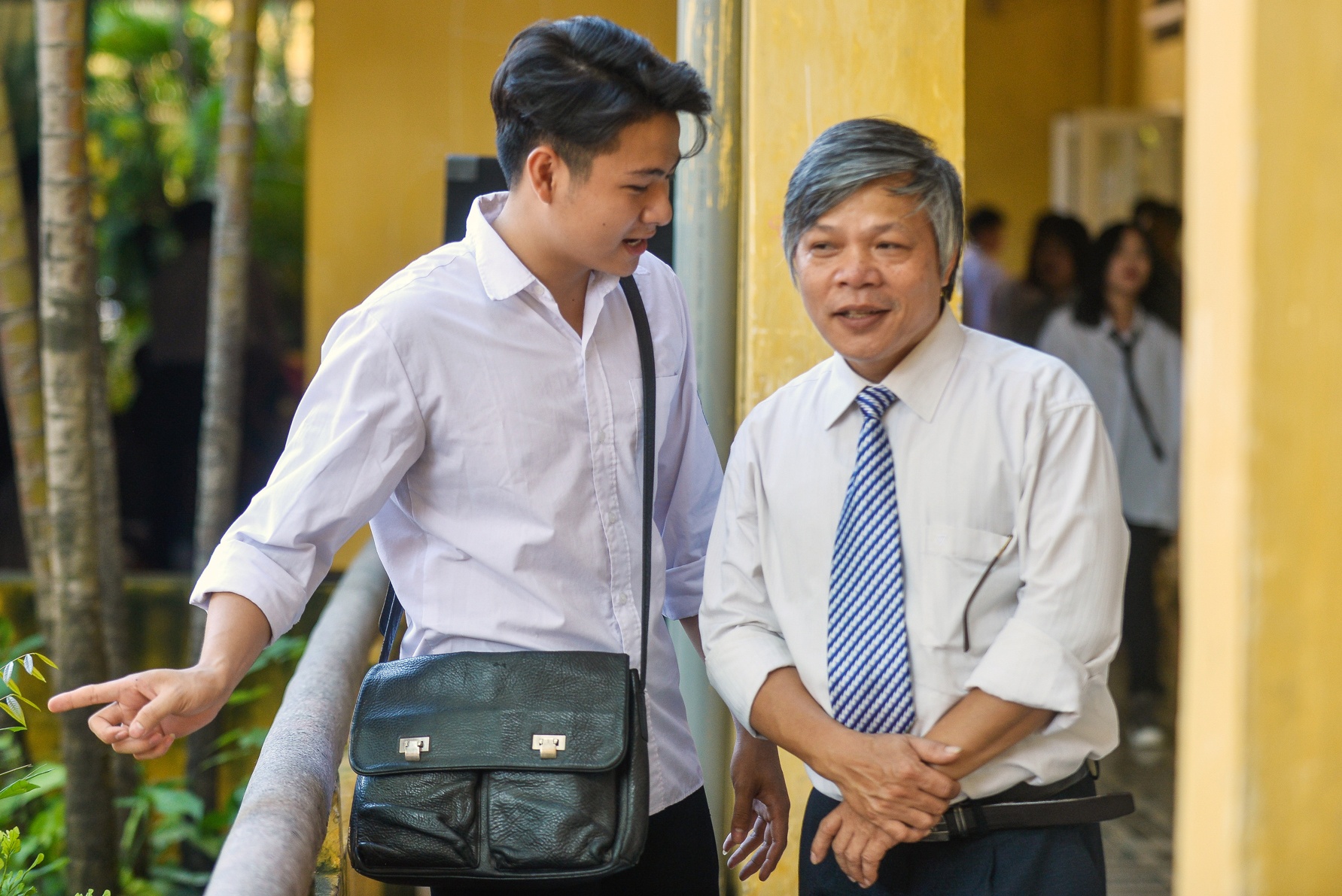khai giảng năm học mới của thầy giáo chống tiêu cực ảnh 6 khai giang nam hoc moi cua thay giao chong tieu cuc anh 6