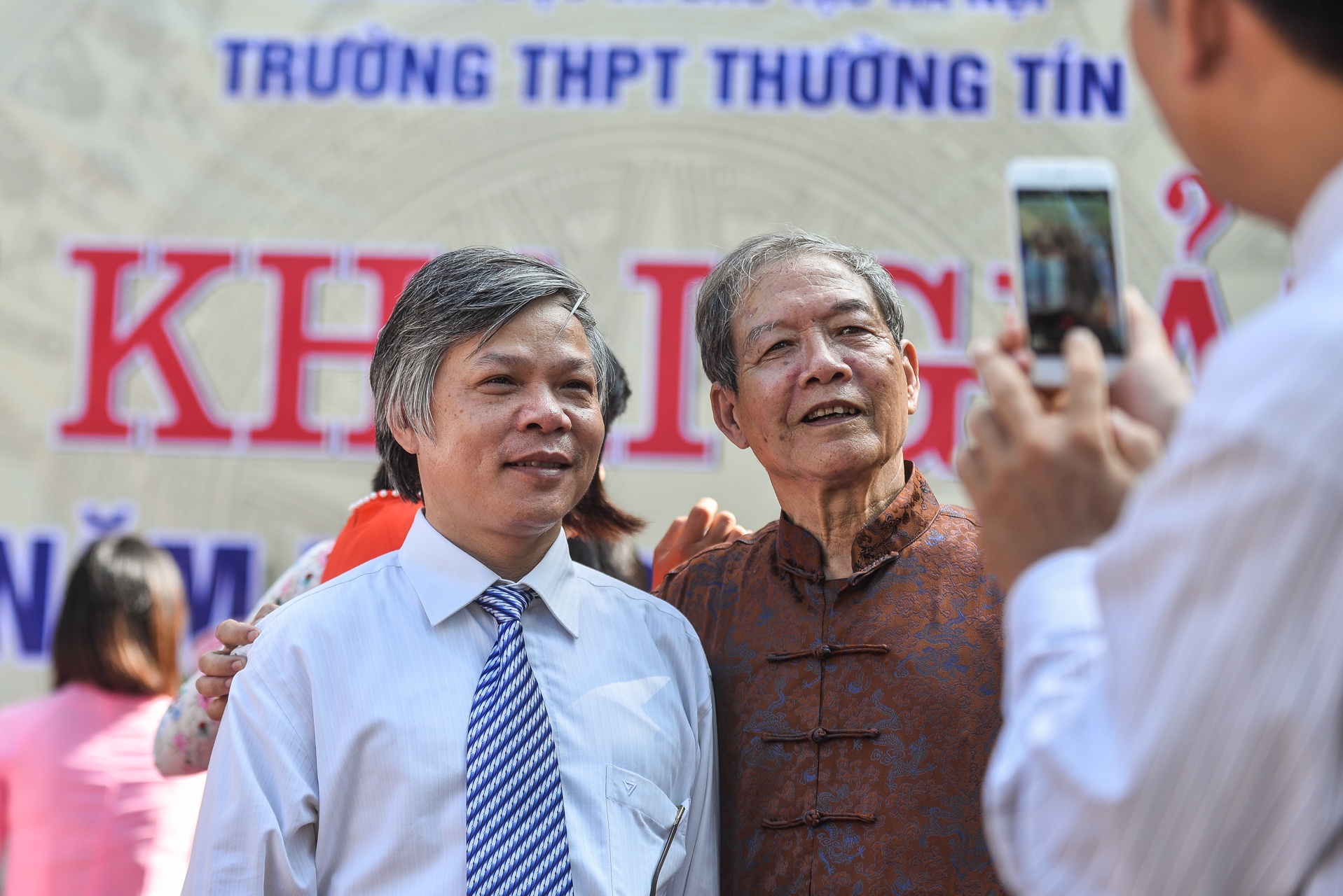 khai giảng năm học mới của thầy giáo chống tiêu cực ảnh 7 khai giang nam hoc moi cua thay giao chong tieu cuc anh 7
