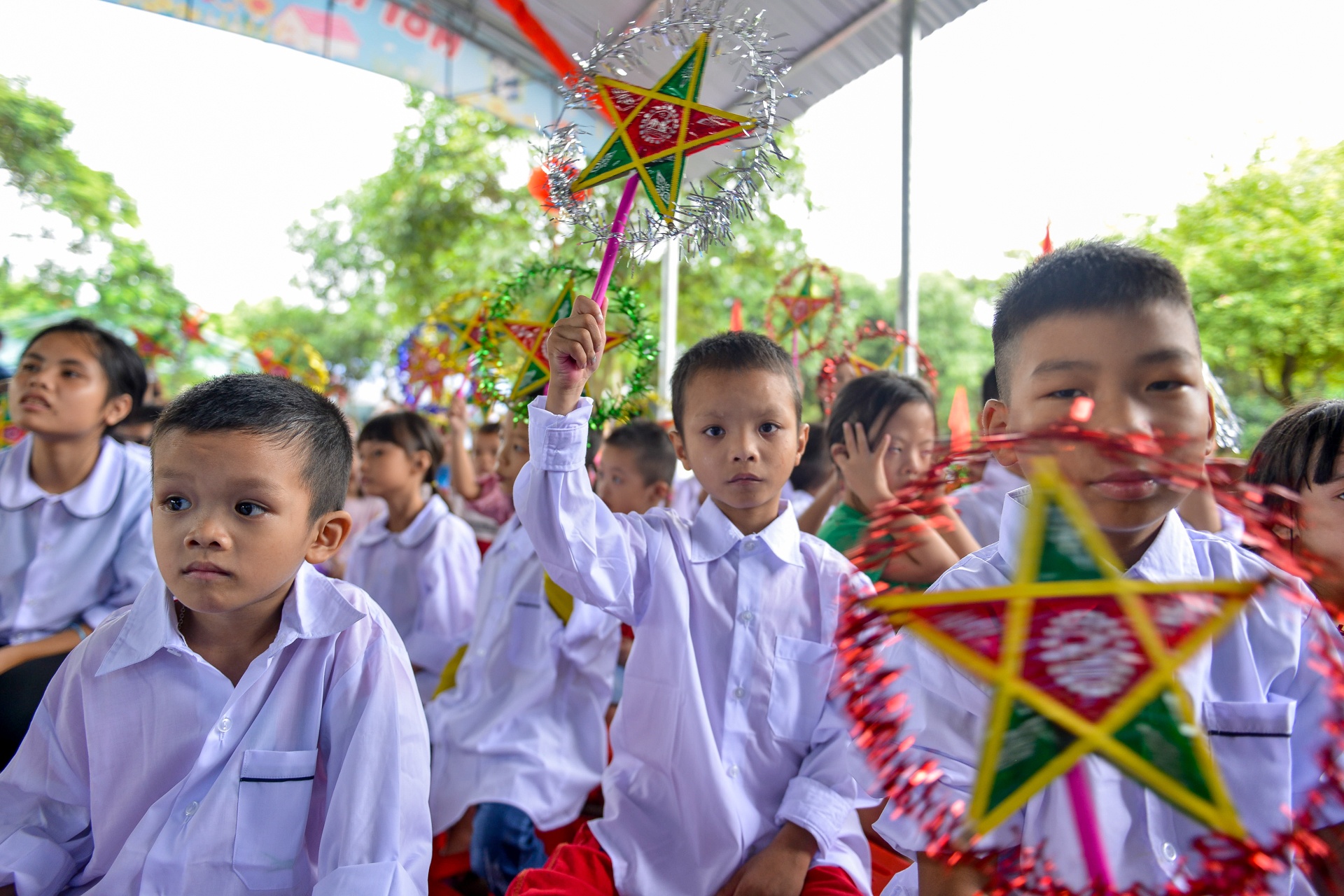 Dai su My vui tet Trung thu cung tre em khuyet tat anh 1