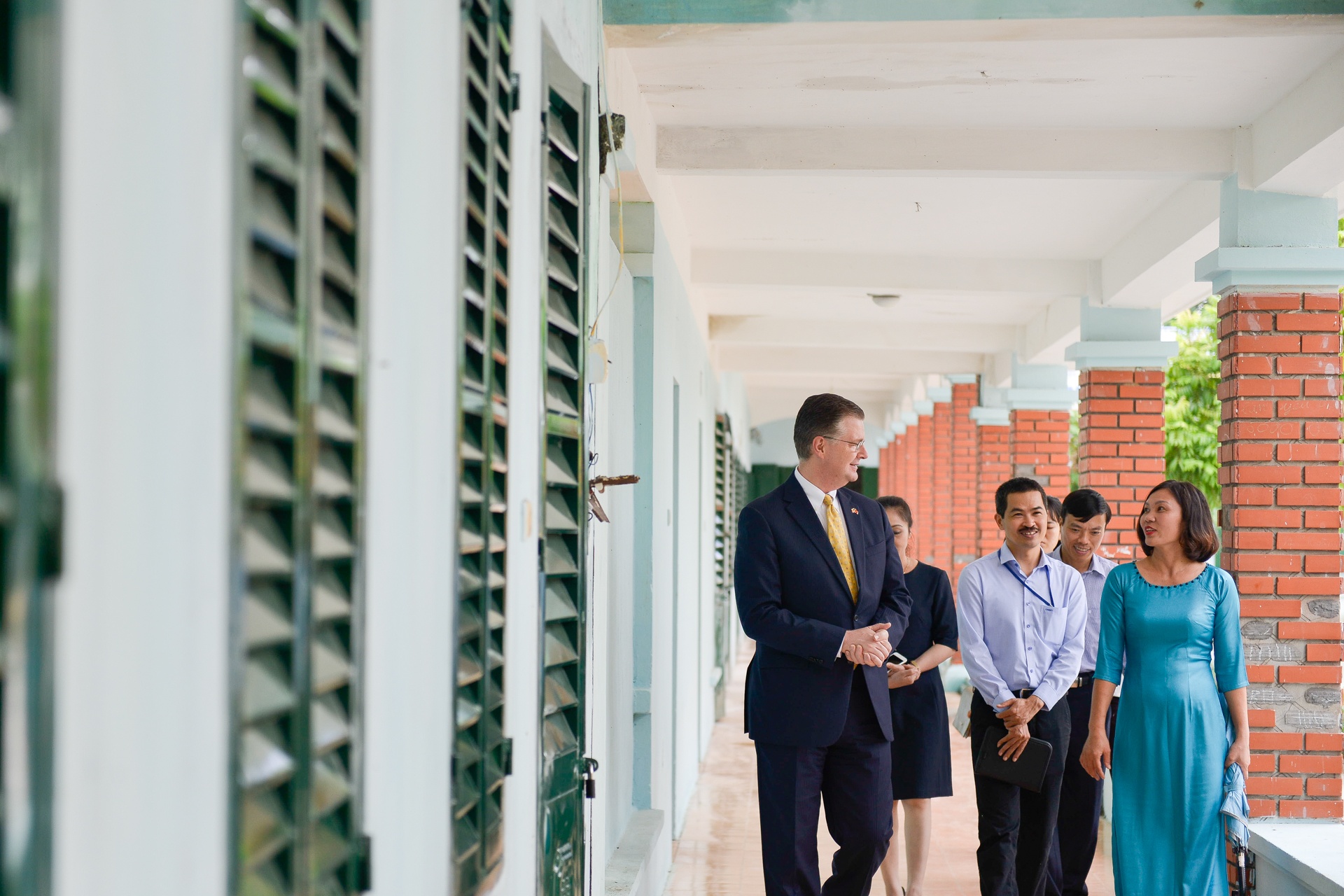 Dai su My vui tet Trung thu cung tre em khuyet tat anh 9