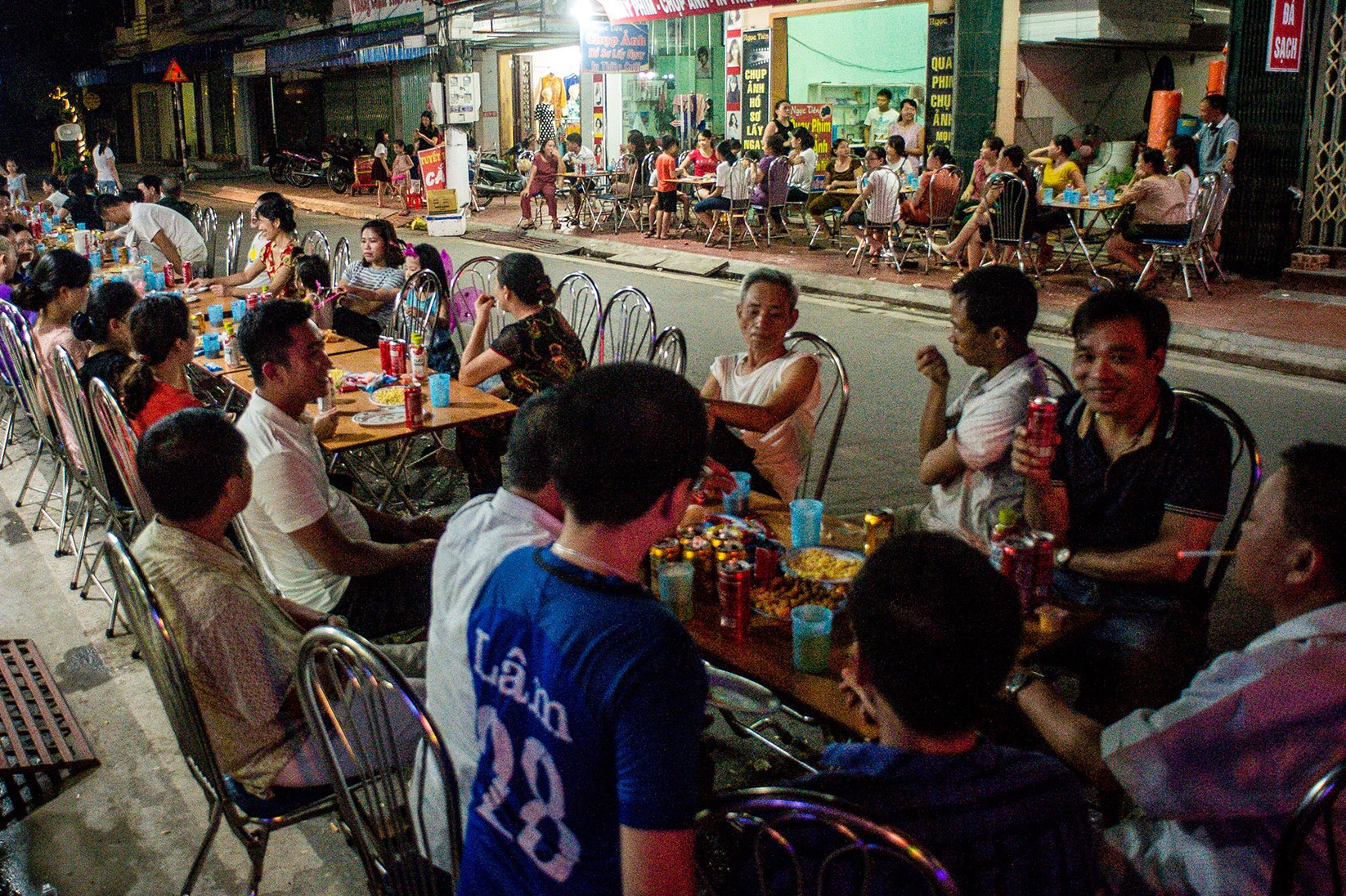 Nguoi lon lam co linh dinh don Trung thu hai ngay dem hinh anh