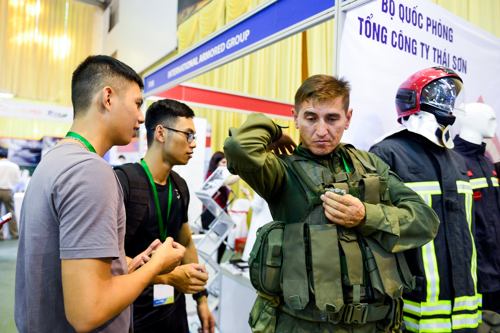 Cam sung tai trien lam anh 3