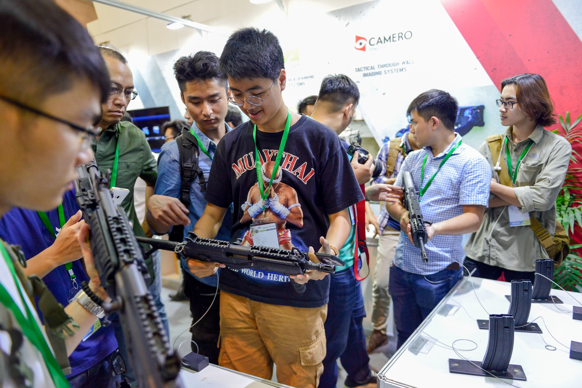 Cam sung tai trien lam anh 8